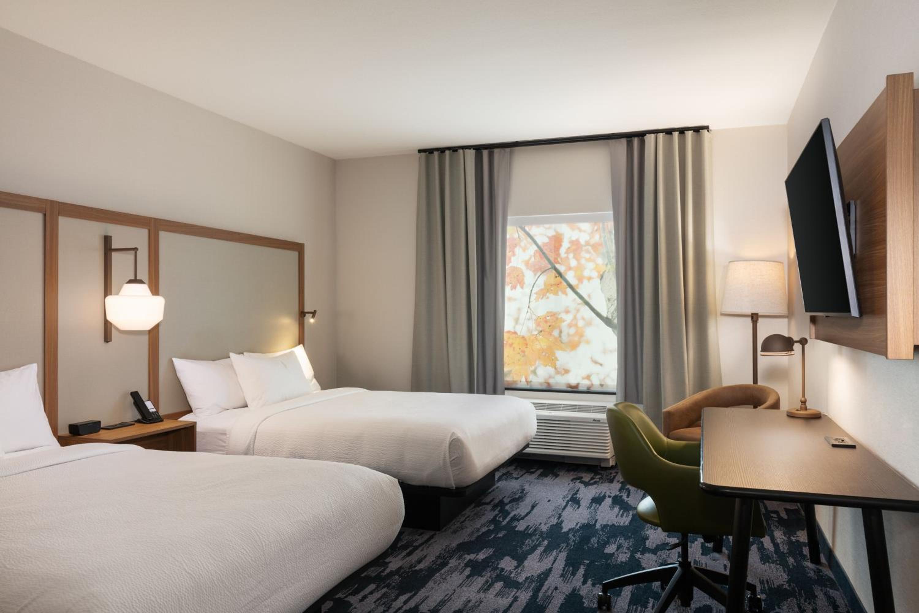 Queen Room with Two Queen Beds and Bathtub - Mobility Access photo 1