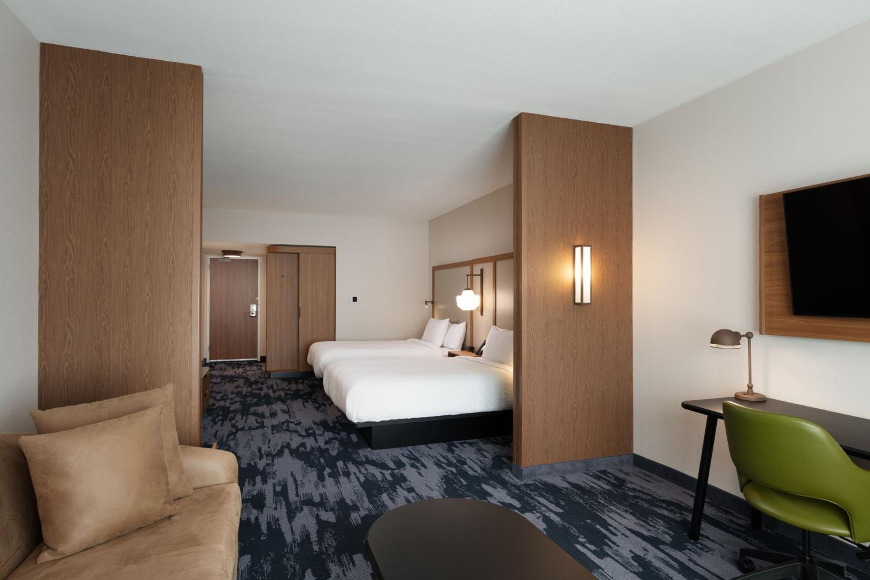 Queen Suite with Two Queen Beds and Sofa Bed photo 2