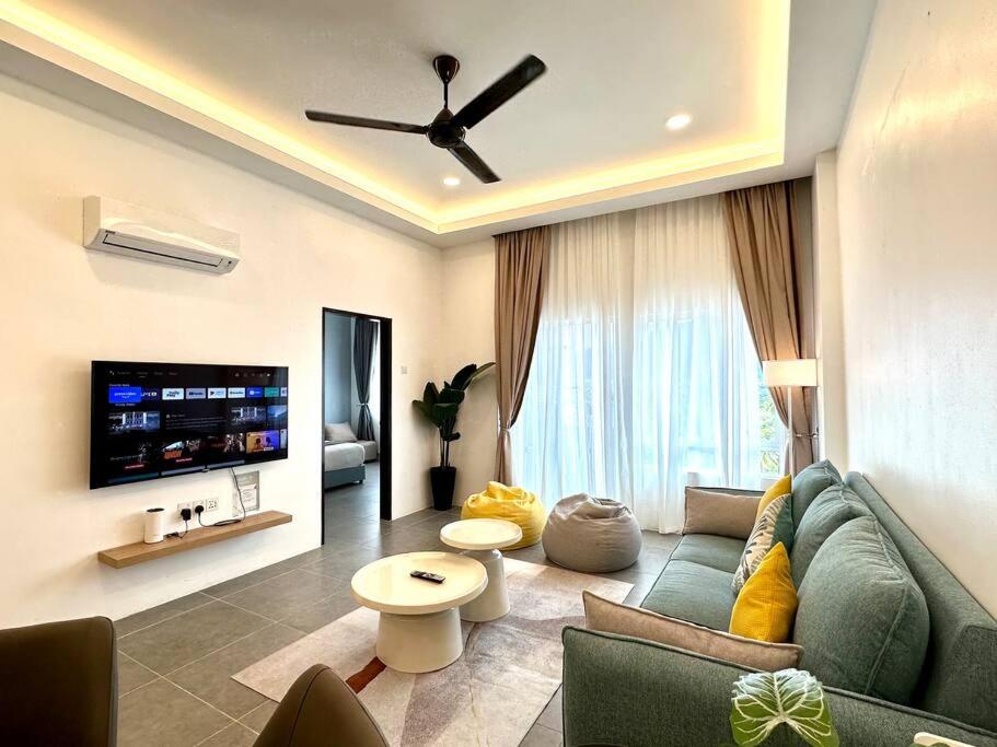 Three-Bedroom Apartment photo 1