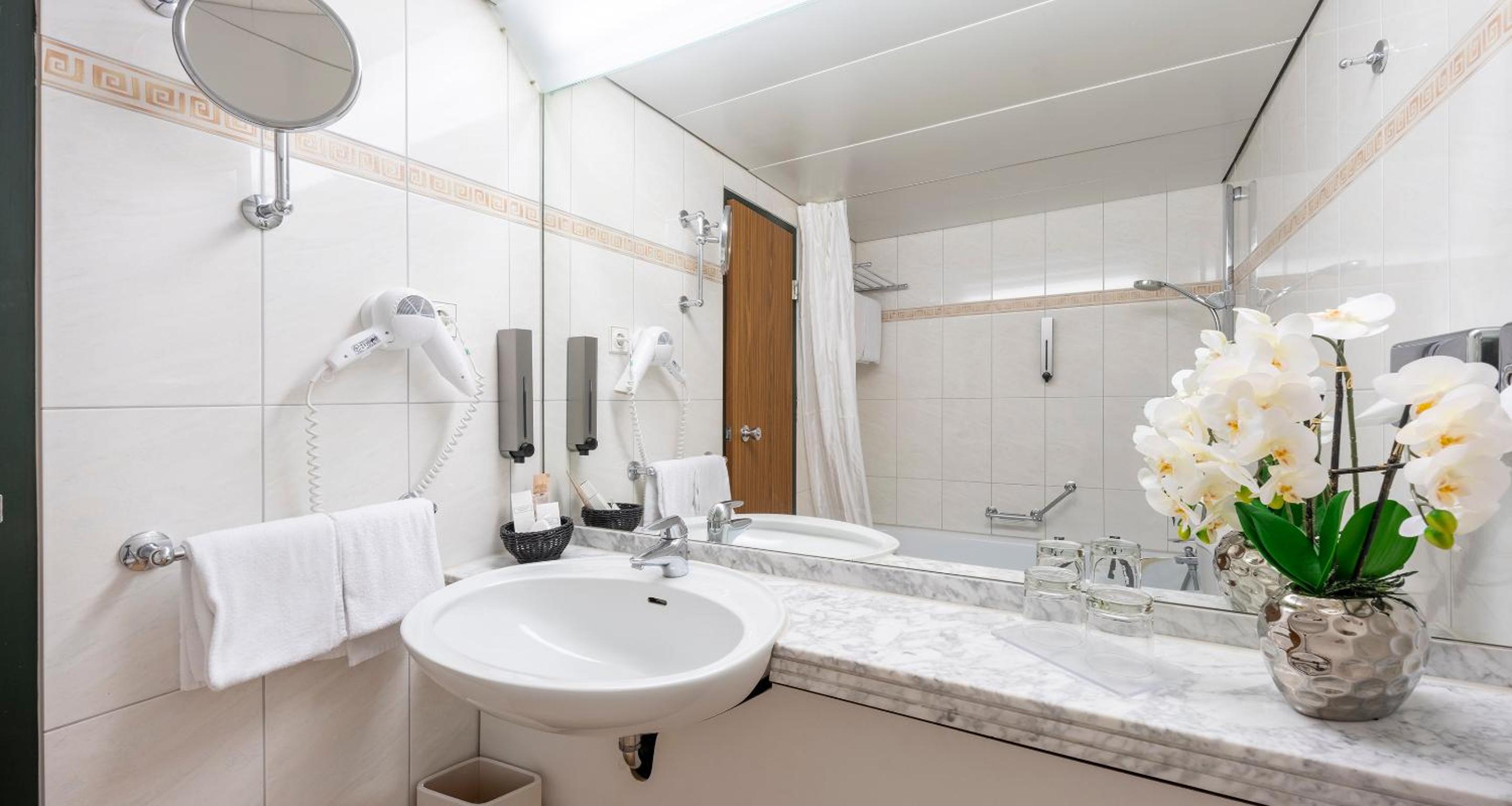 Superior Triple Room with Garden View photo 2