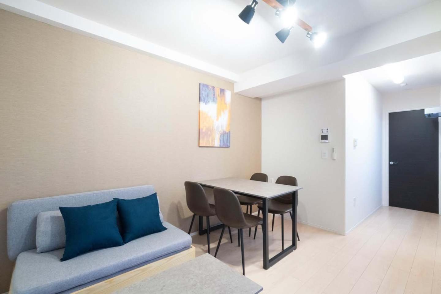 One-Bedroom Apartment with Balcony photo 2