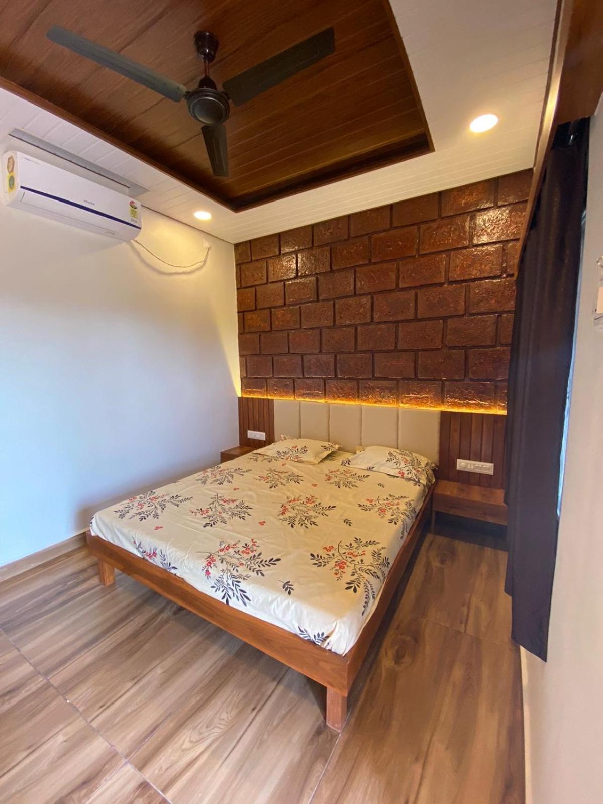 Double Room With Balcony (2 Adults + 1 Child) photo 2