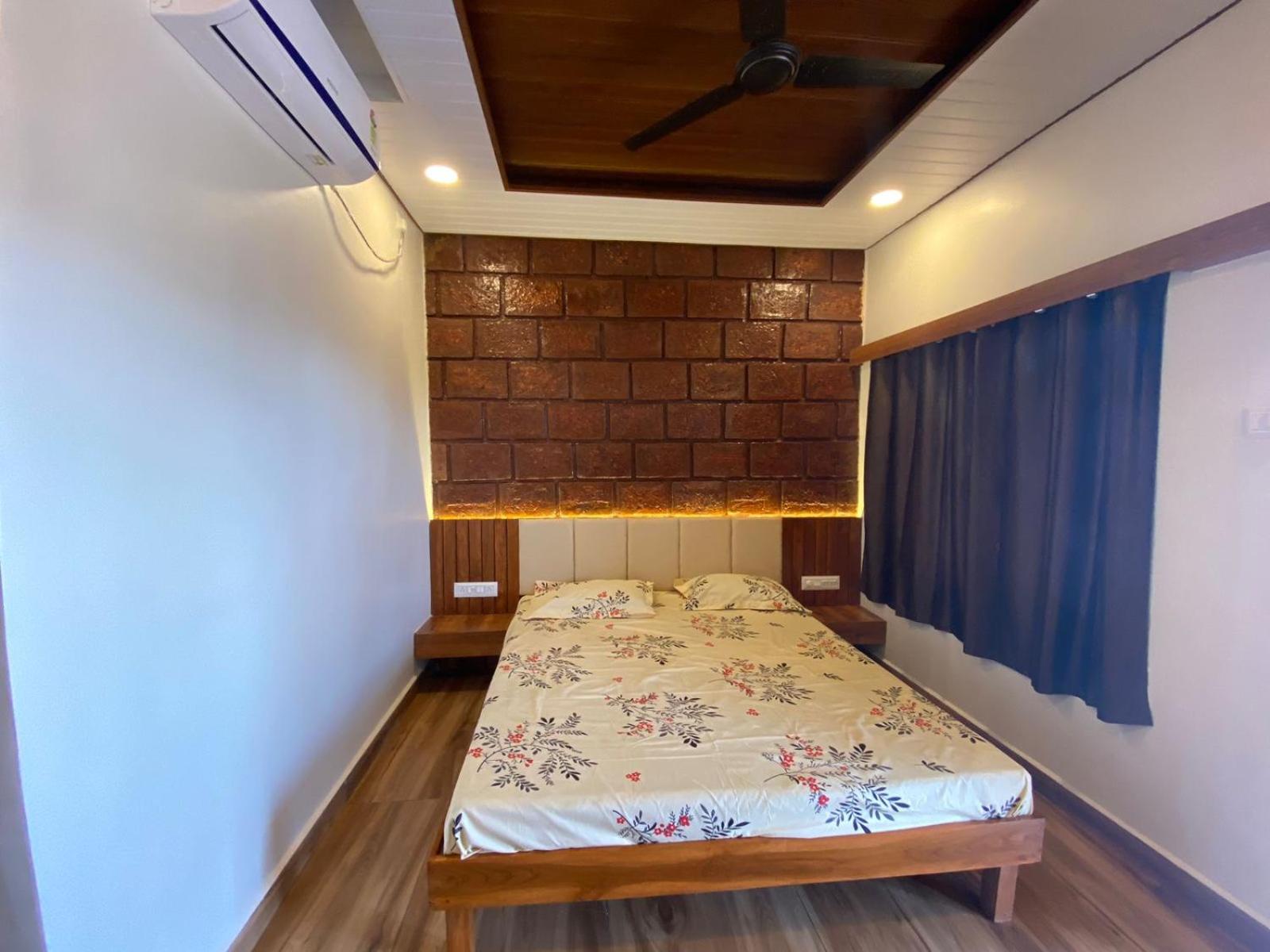 Double Room With Balcony (2 Adults + 1 Child) photo 2