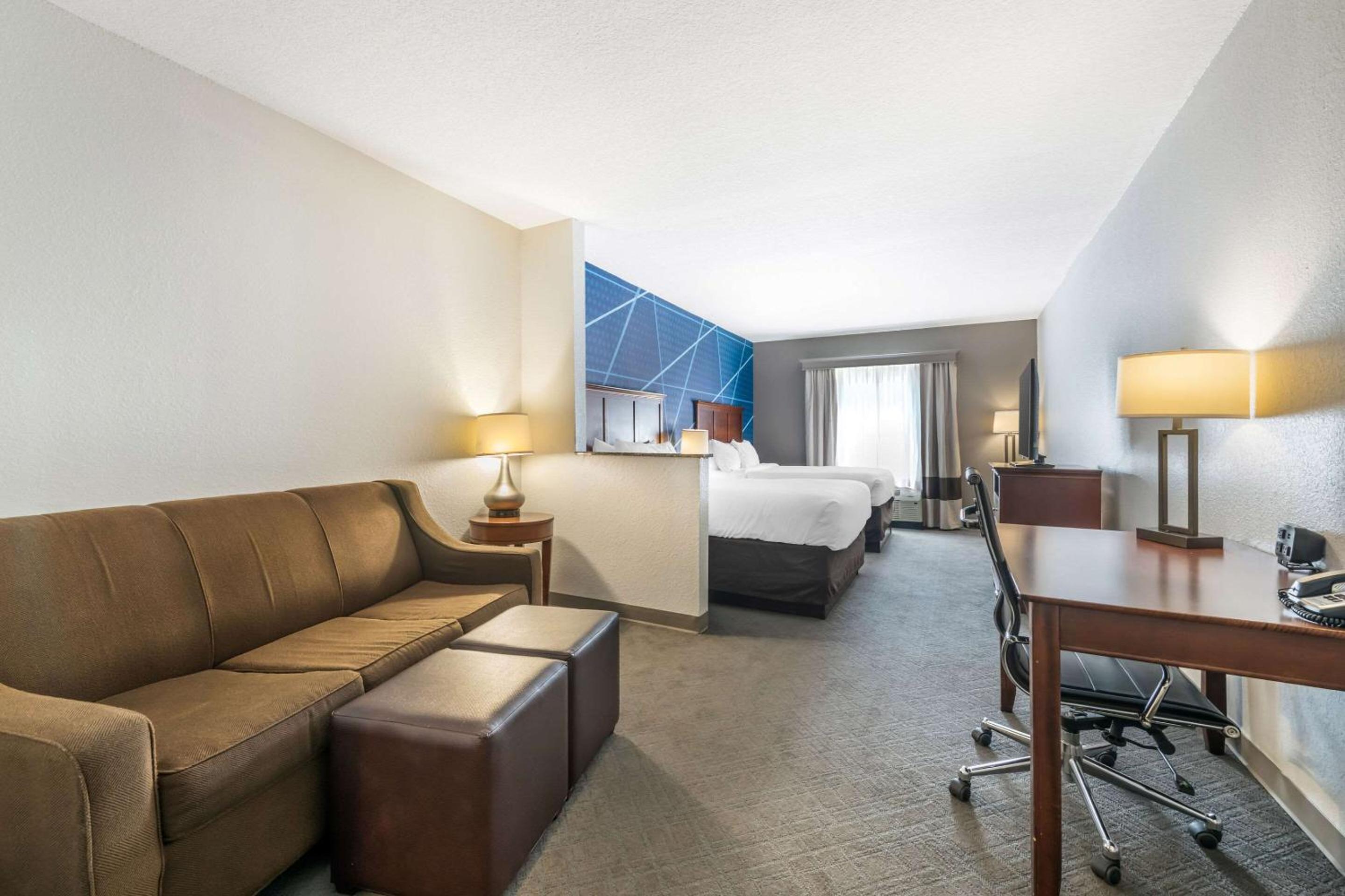 Queen Suite with Two Queen Beds - Disability Access/Non-Smoking - Photo 1