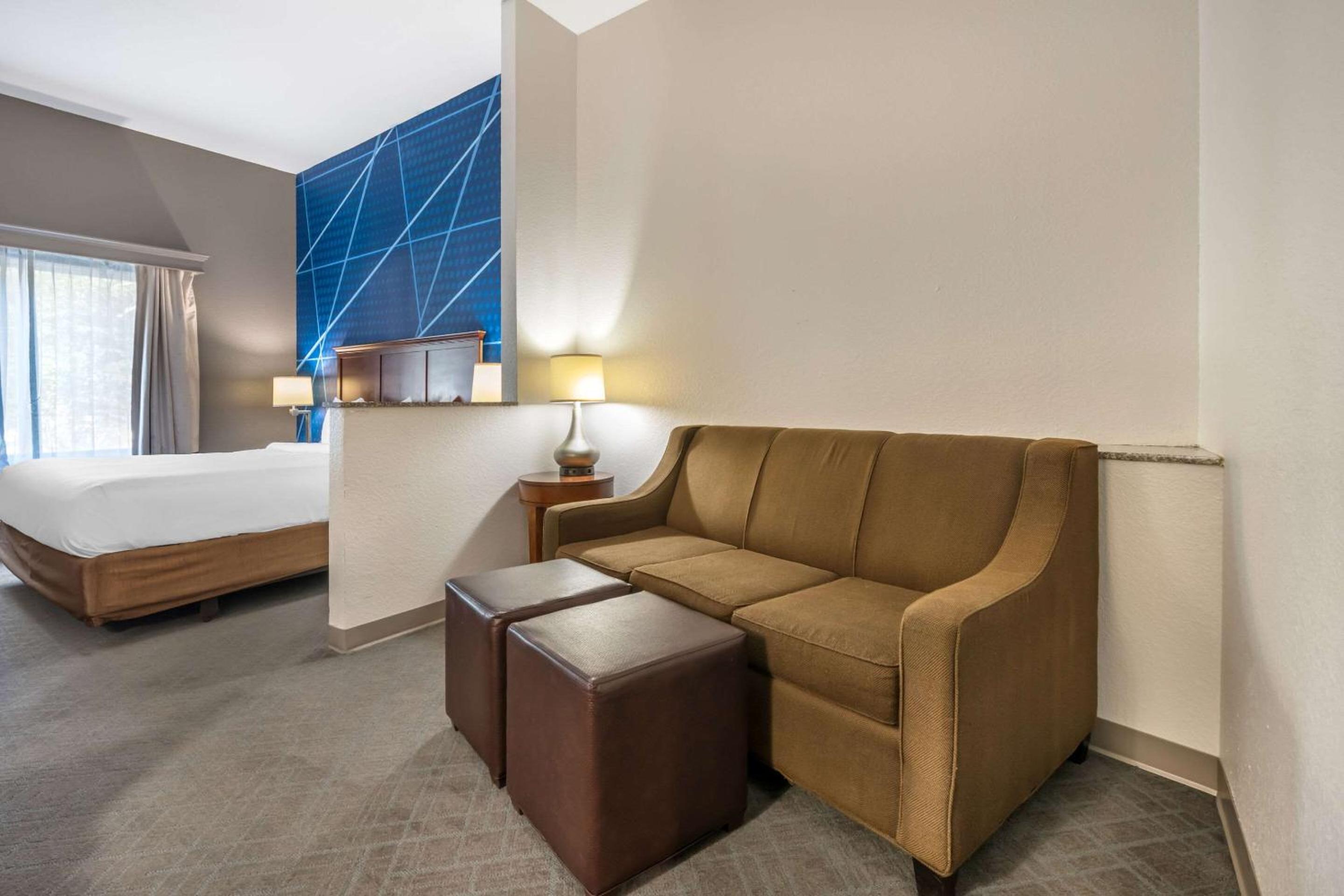 King Suite - Non-Smoking - Photo 1