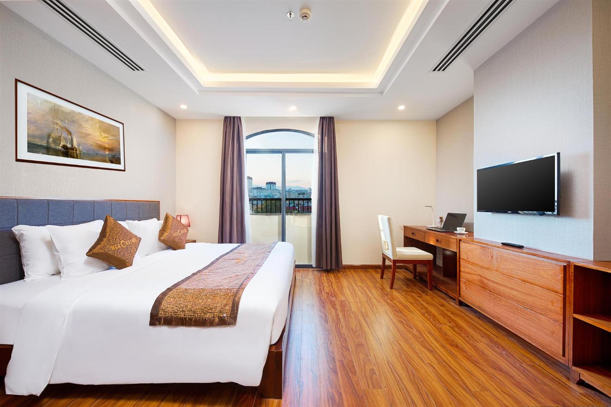 Deluxe King Suite