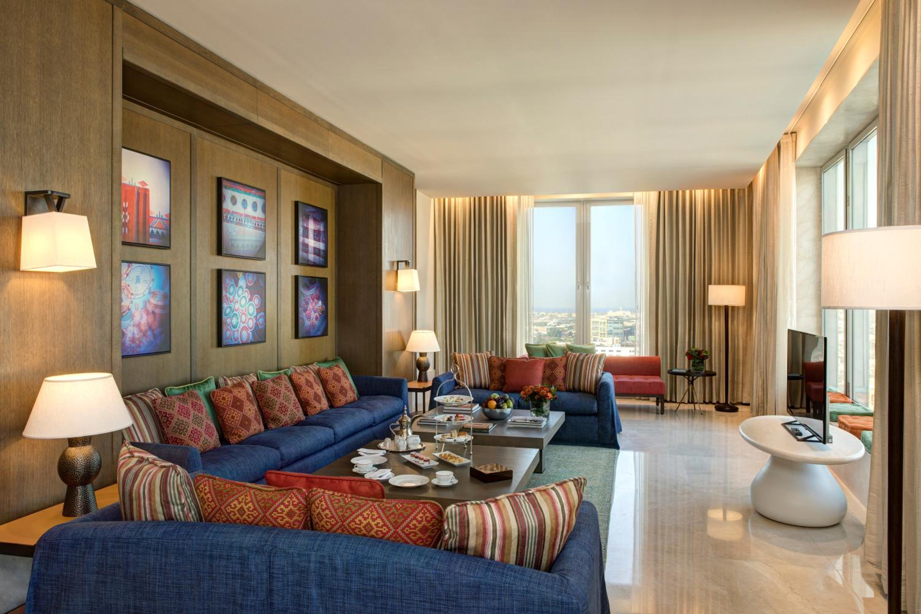 Executive Suite, 1 Bedroom Suite, 1 King, City view