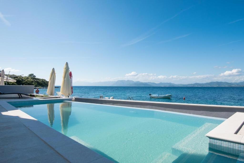 One-Bedroom Apartment with Sea View photo 2