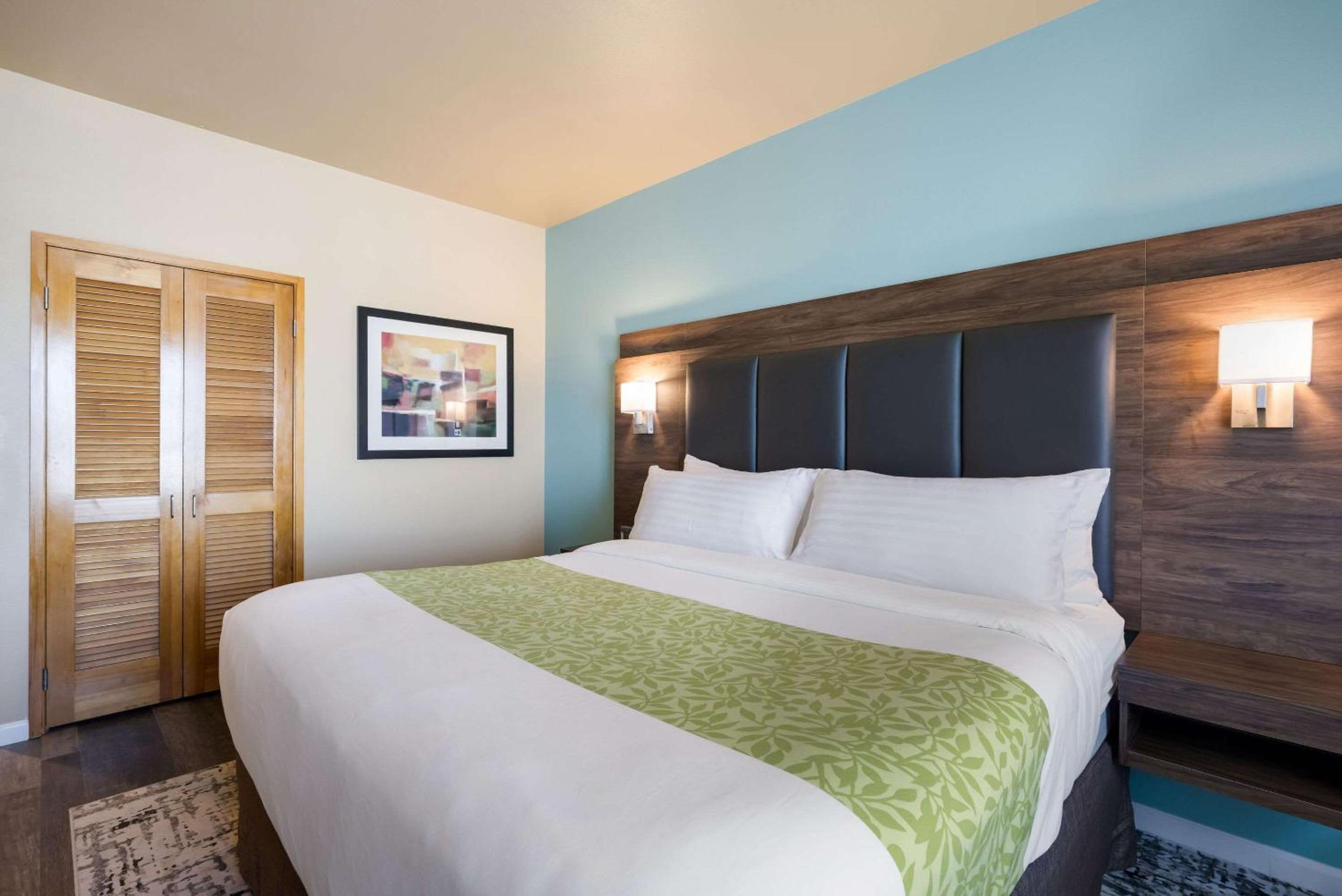 King Room with Marina View - Photo 5