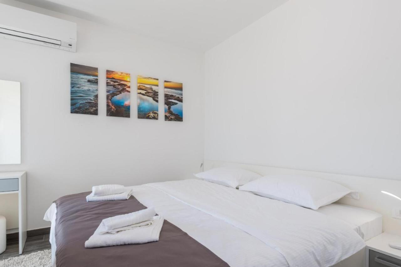One-Bedroom Apartment with Sea View photo 3