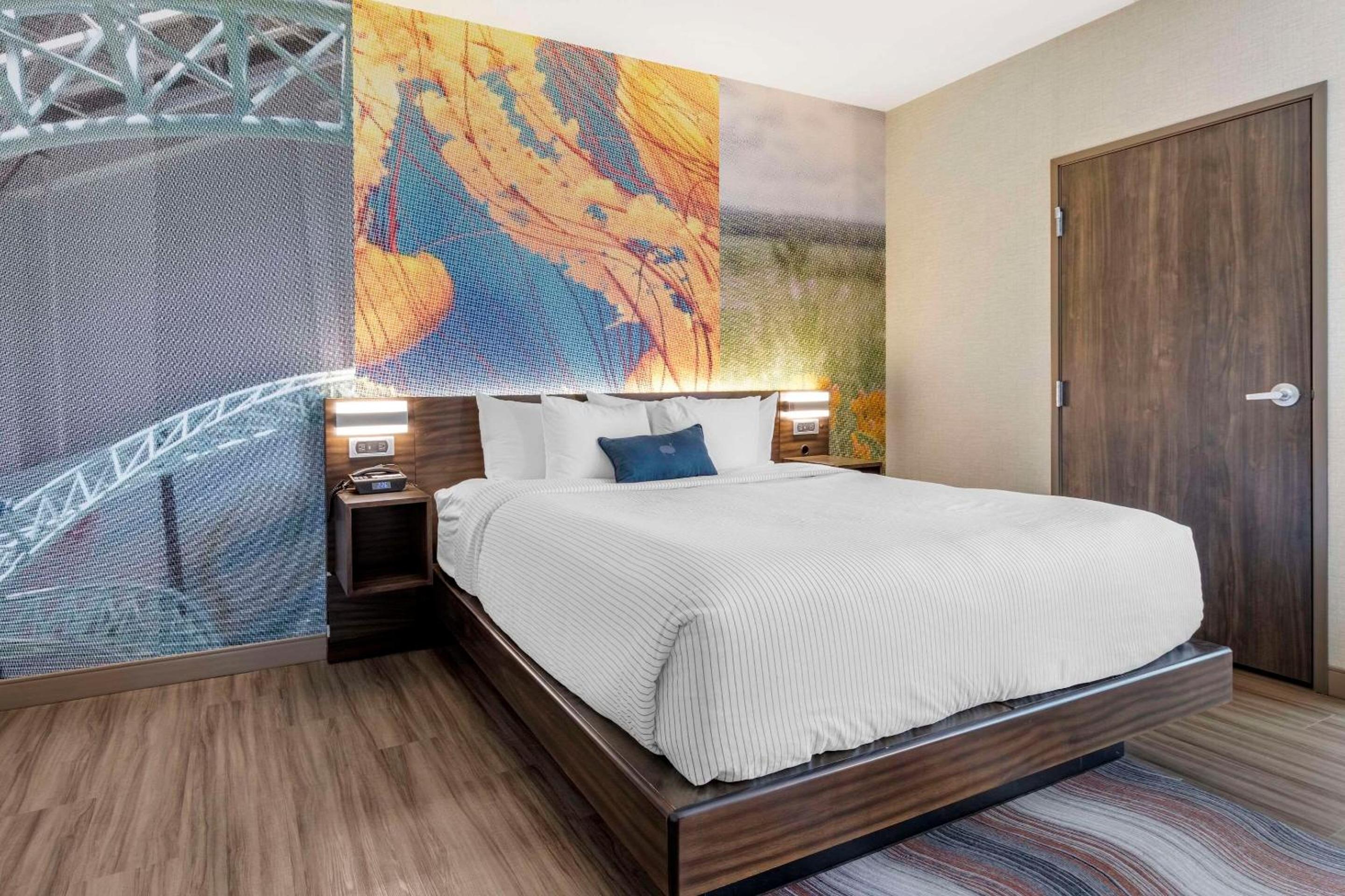 One-Bedroom King Suite - Non-Smoking - Photo 4