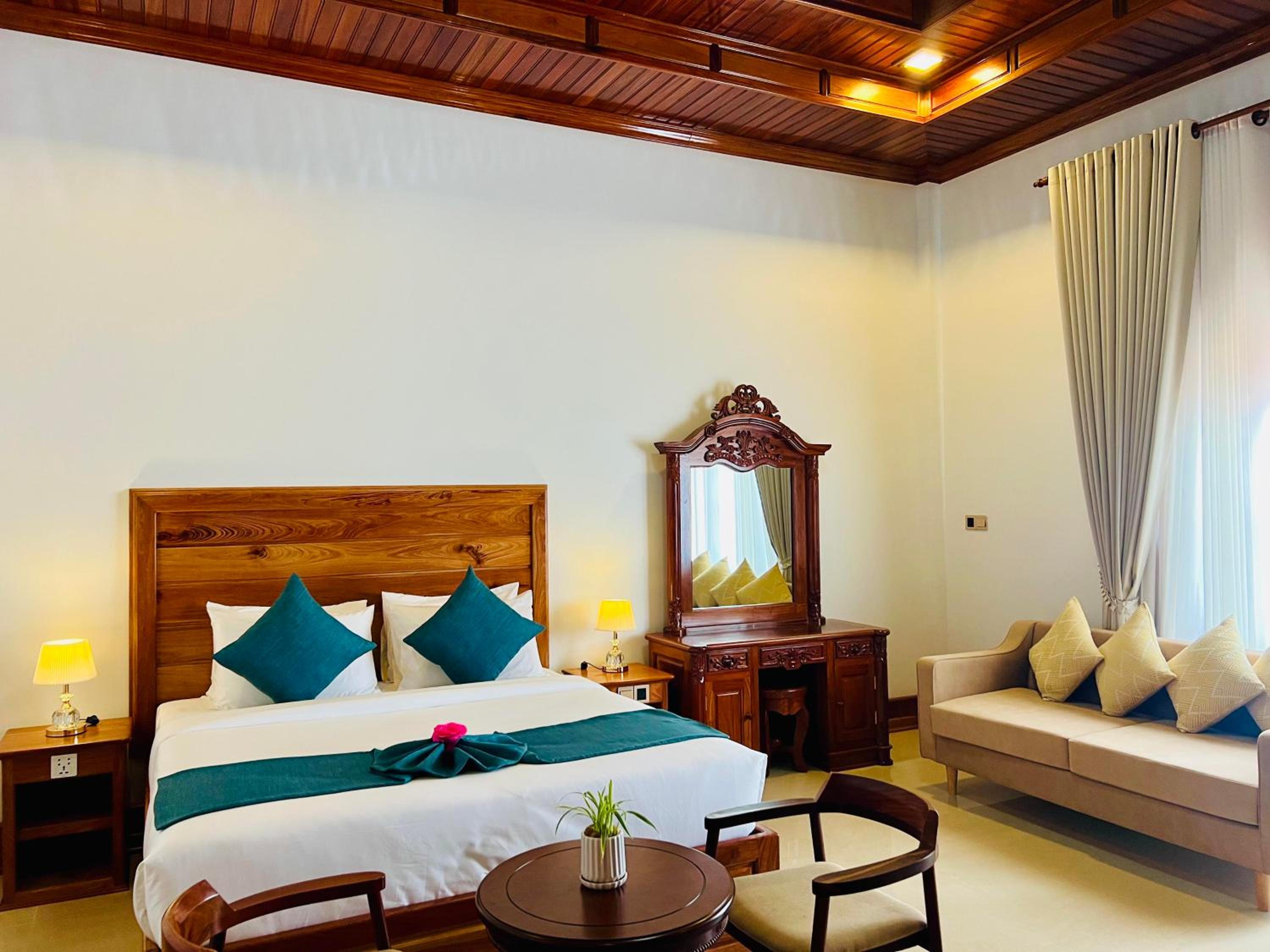 Landmark Balcony Double Suite