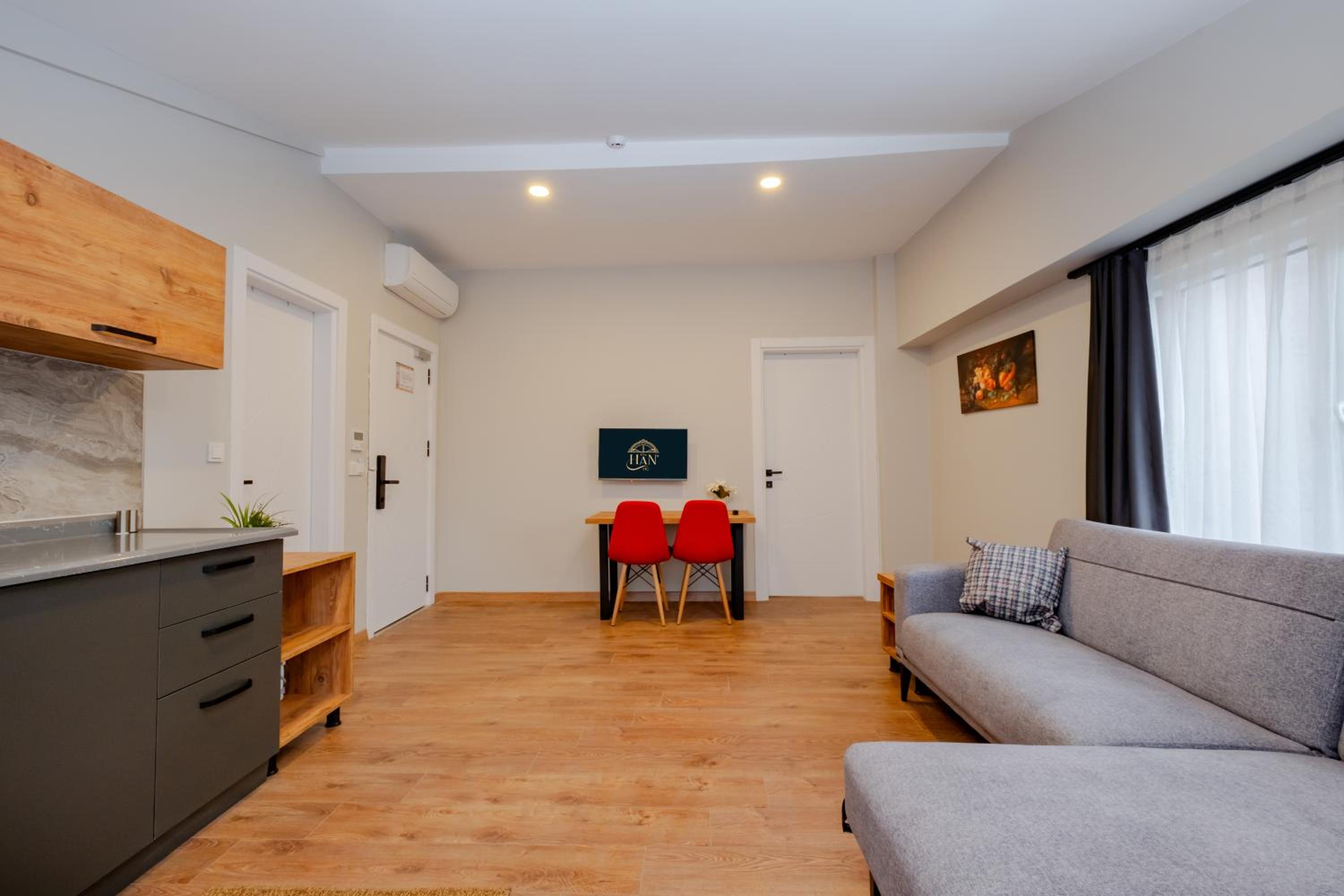 Apartment photo 2
