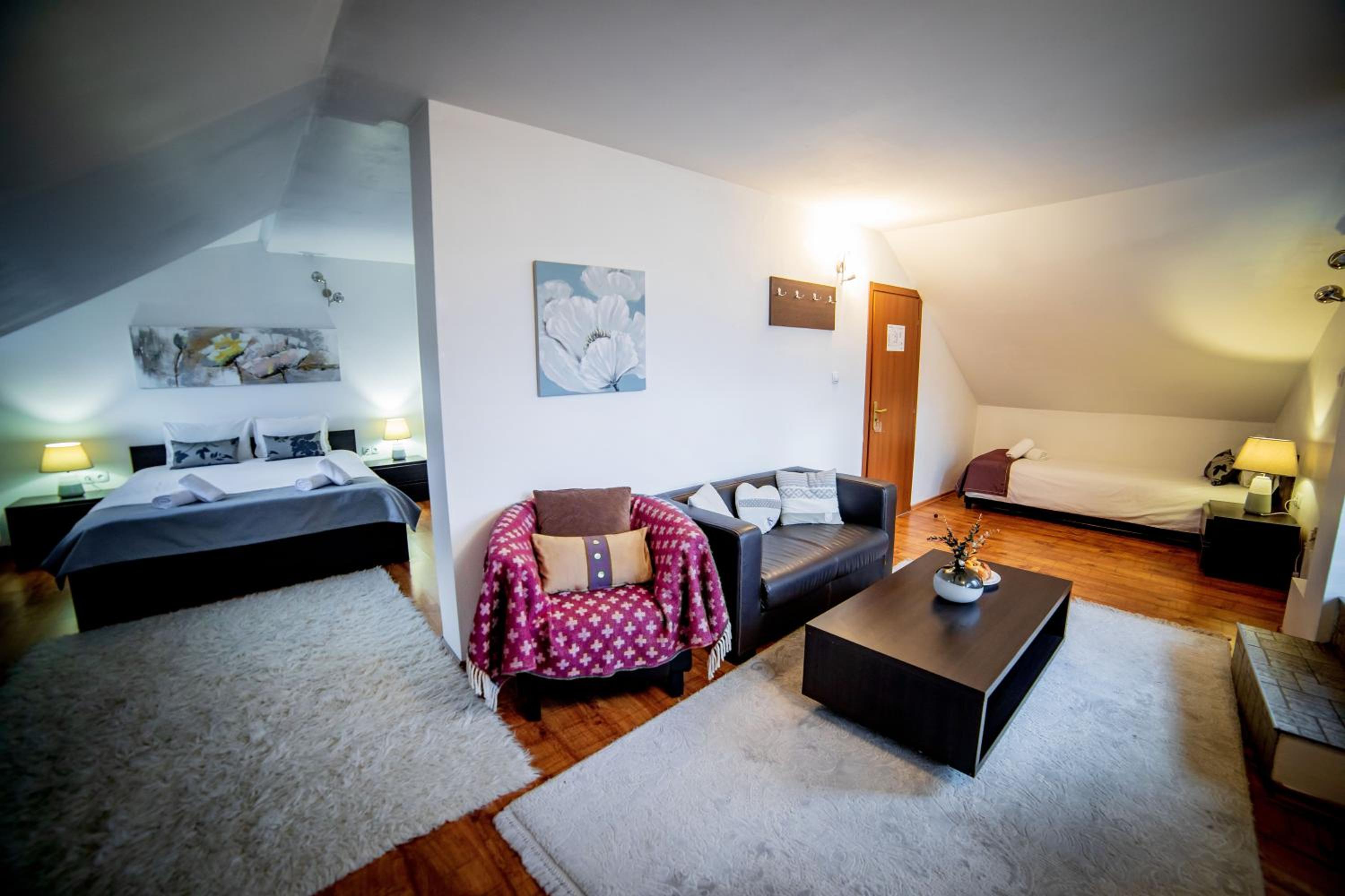 Apartment with Mountain View photo 3