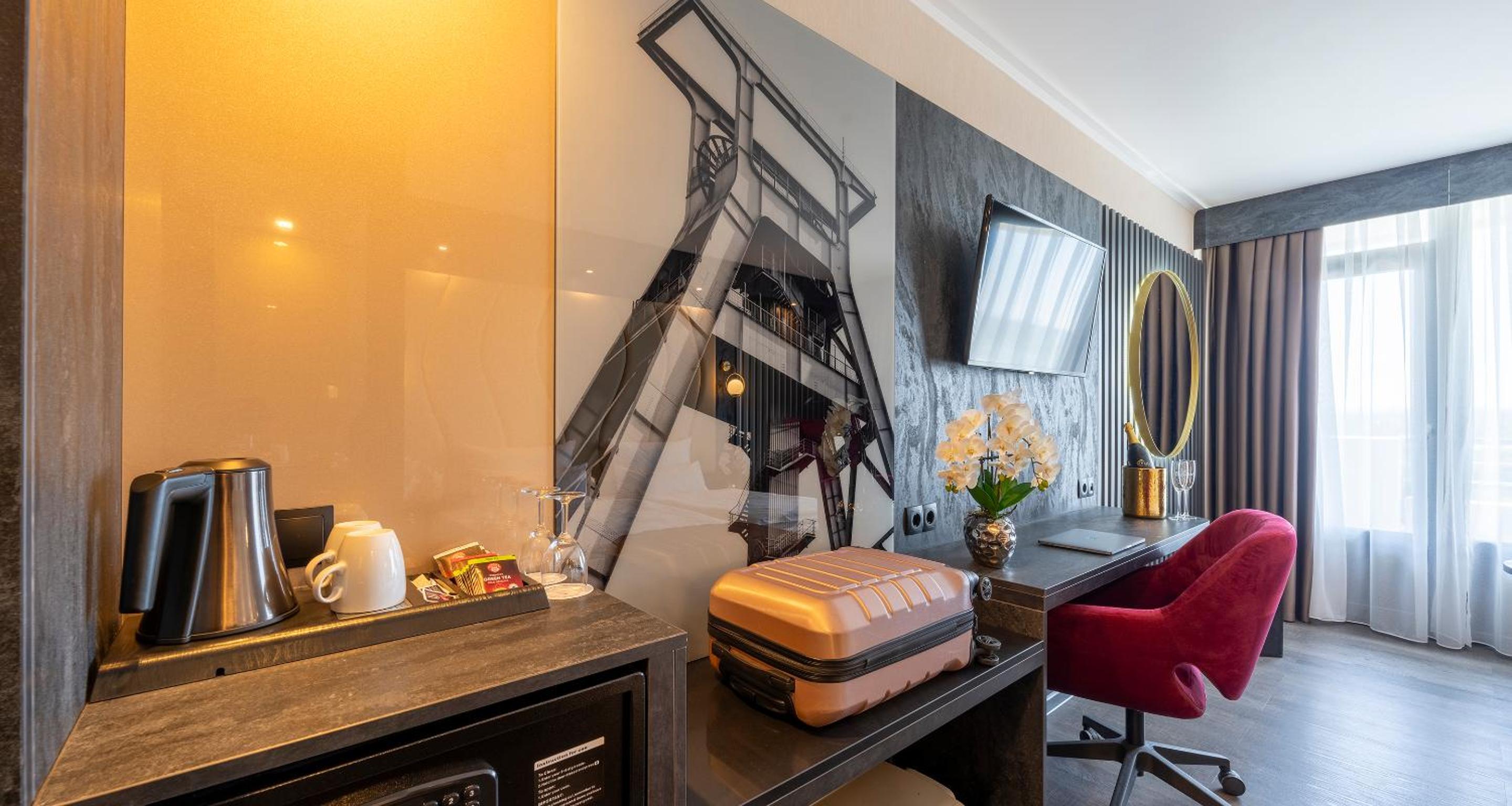Deluxe Double Room - Photo 9