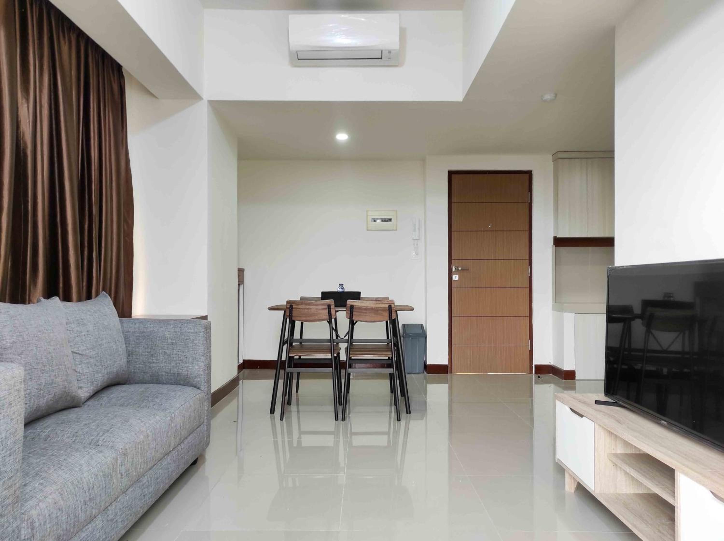 Three-Bedroom Apartment photo 2