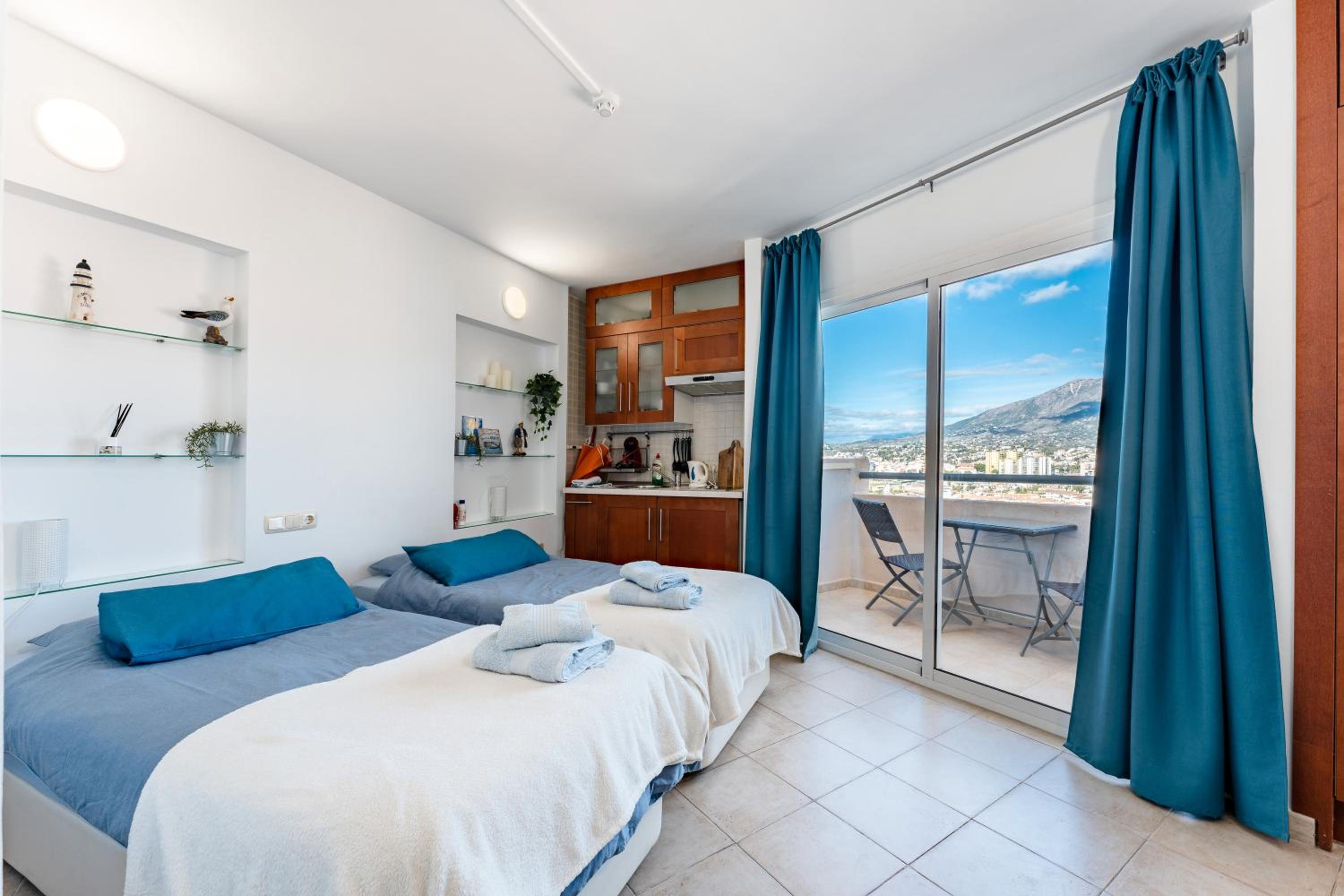 Estudio con vista al mar