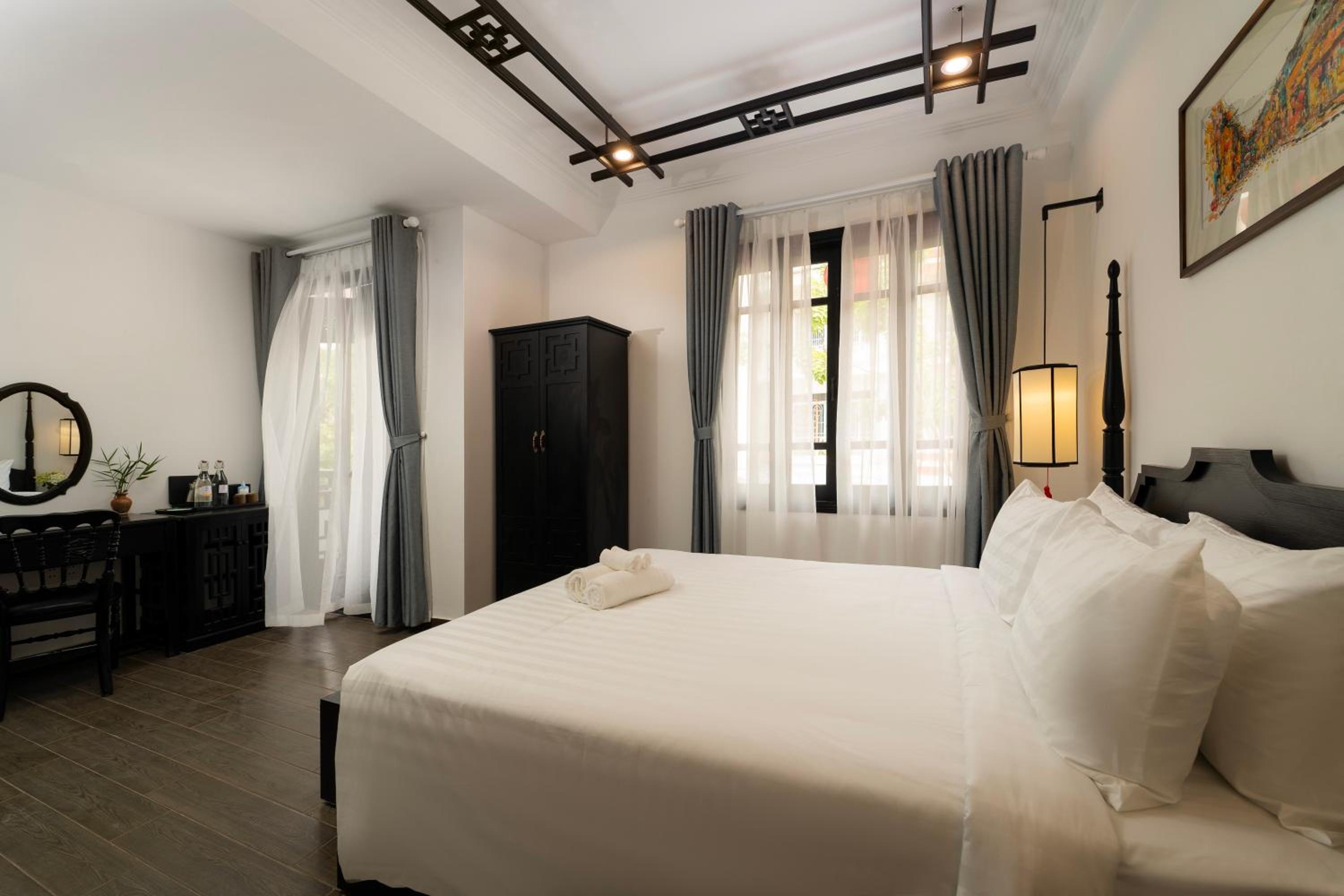 Deluxe Double Room with Balcony photo 2