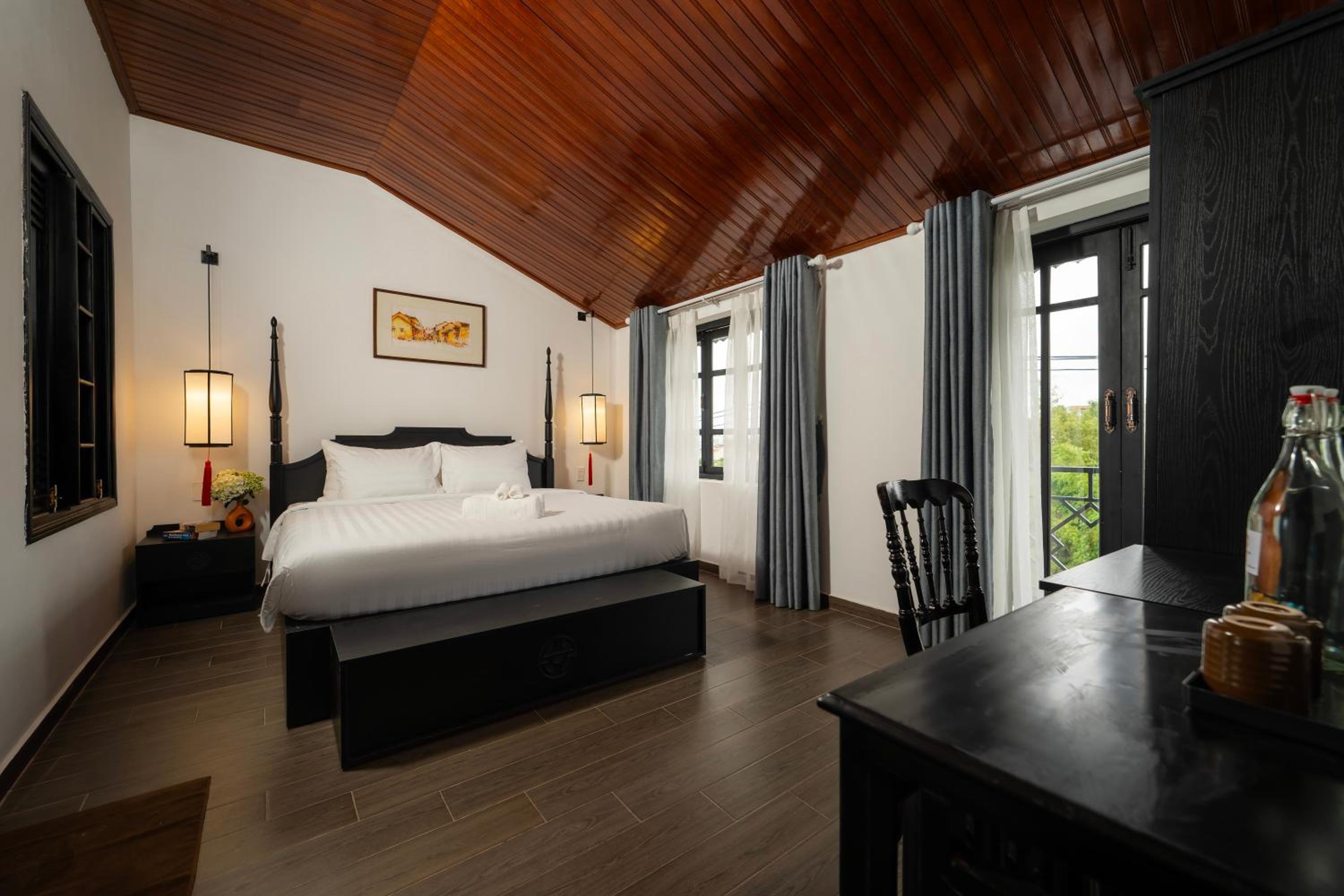 Deluxe Double Room with Balcony photo 3