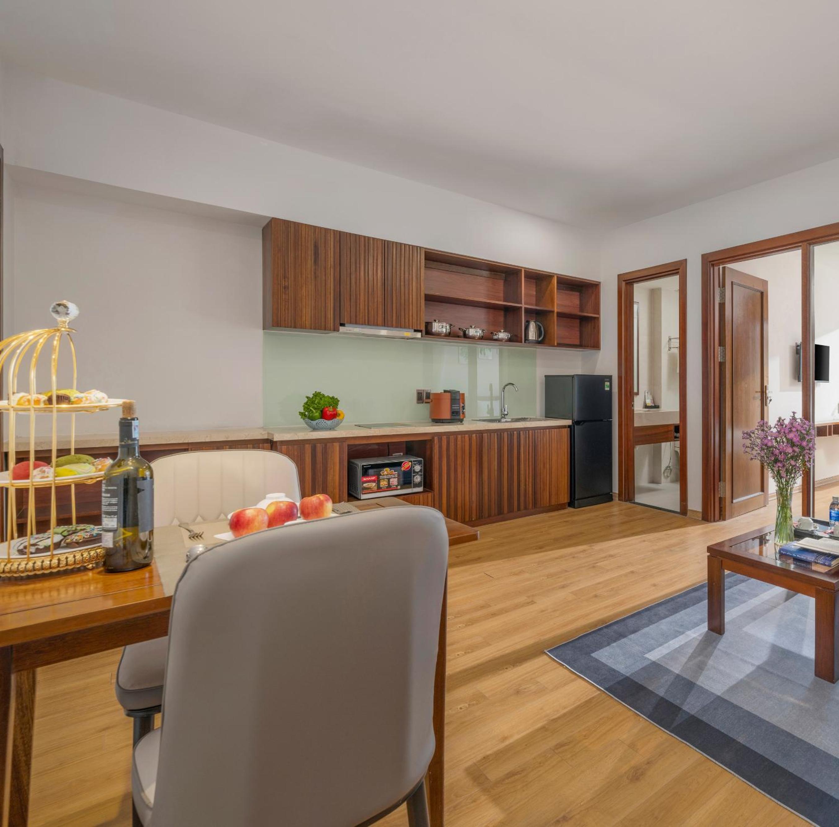 One-Bedroom Apartment - Photo 3