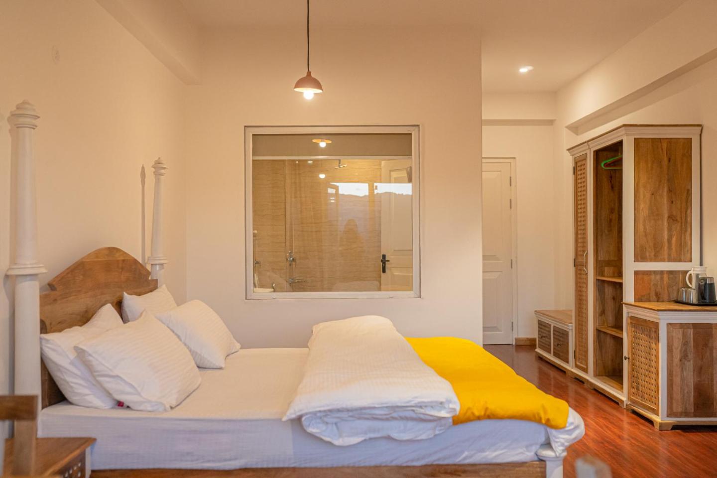 Deluxe Double Room - Photo 13