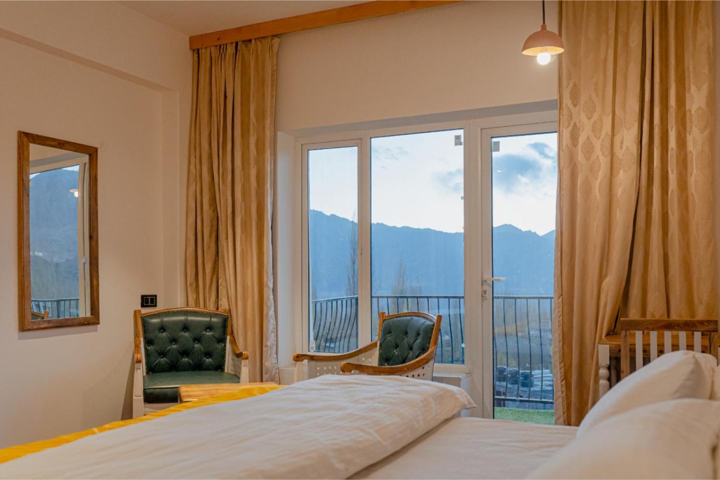 Superior Double or Twin Room with Mountain View photo 1