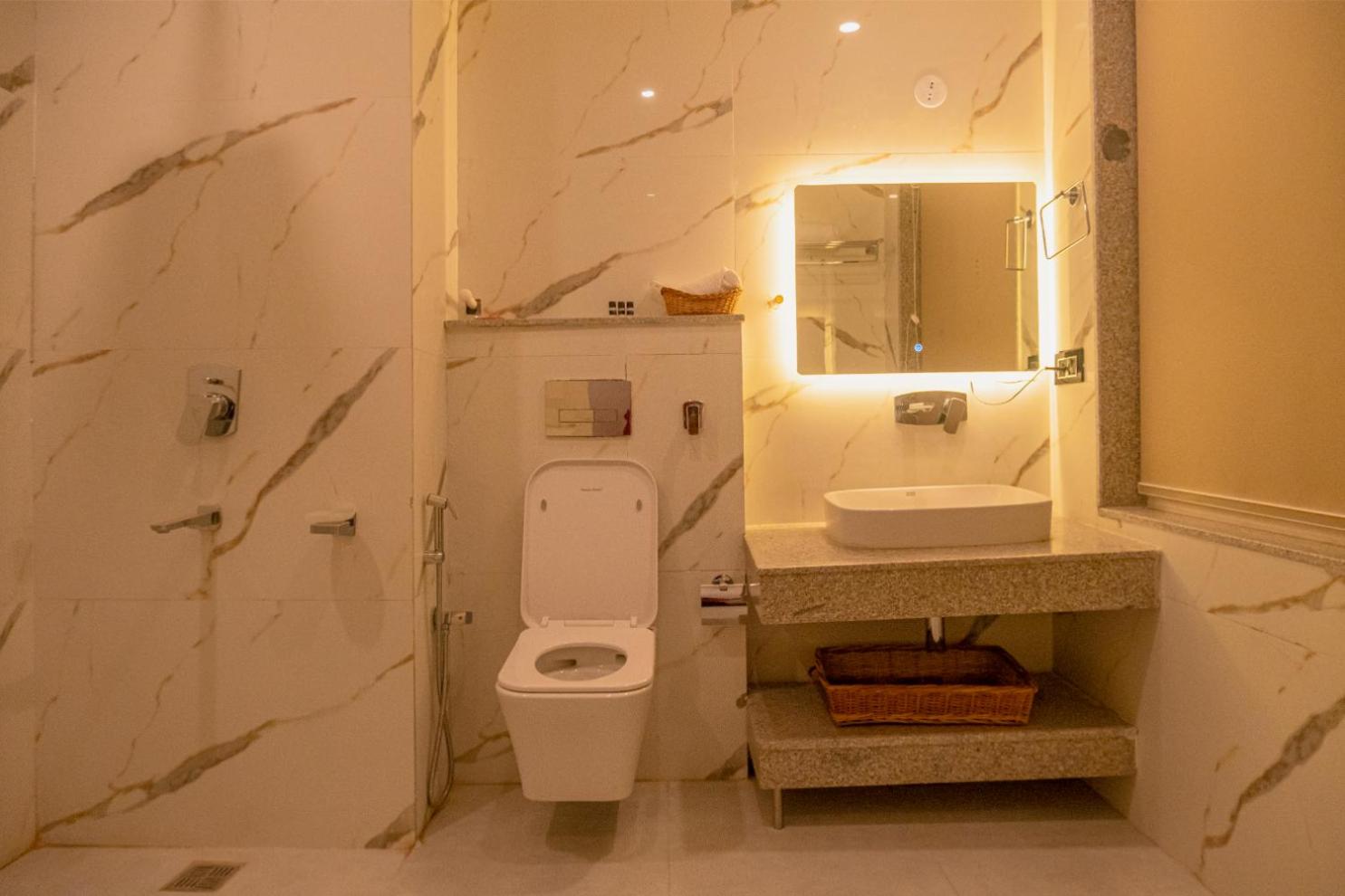 Deluxe Double Room - Photo 12
