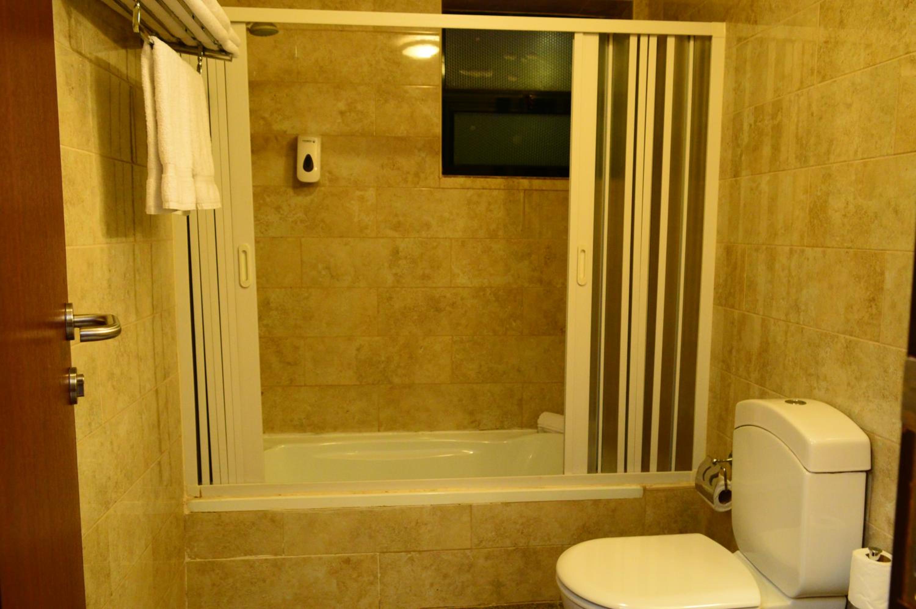 Twin Room - Photo 3