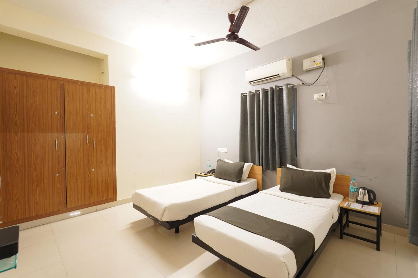 Deluxe Double Room with Balcony - Photo 2
