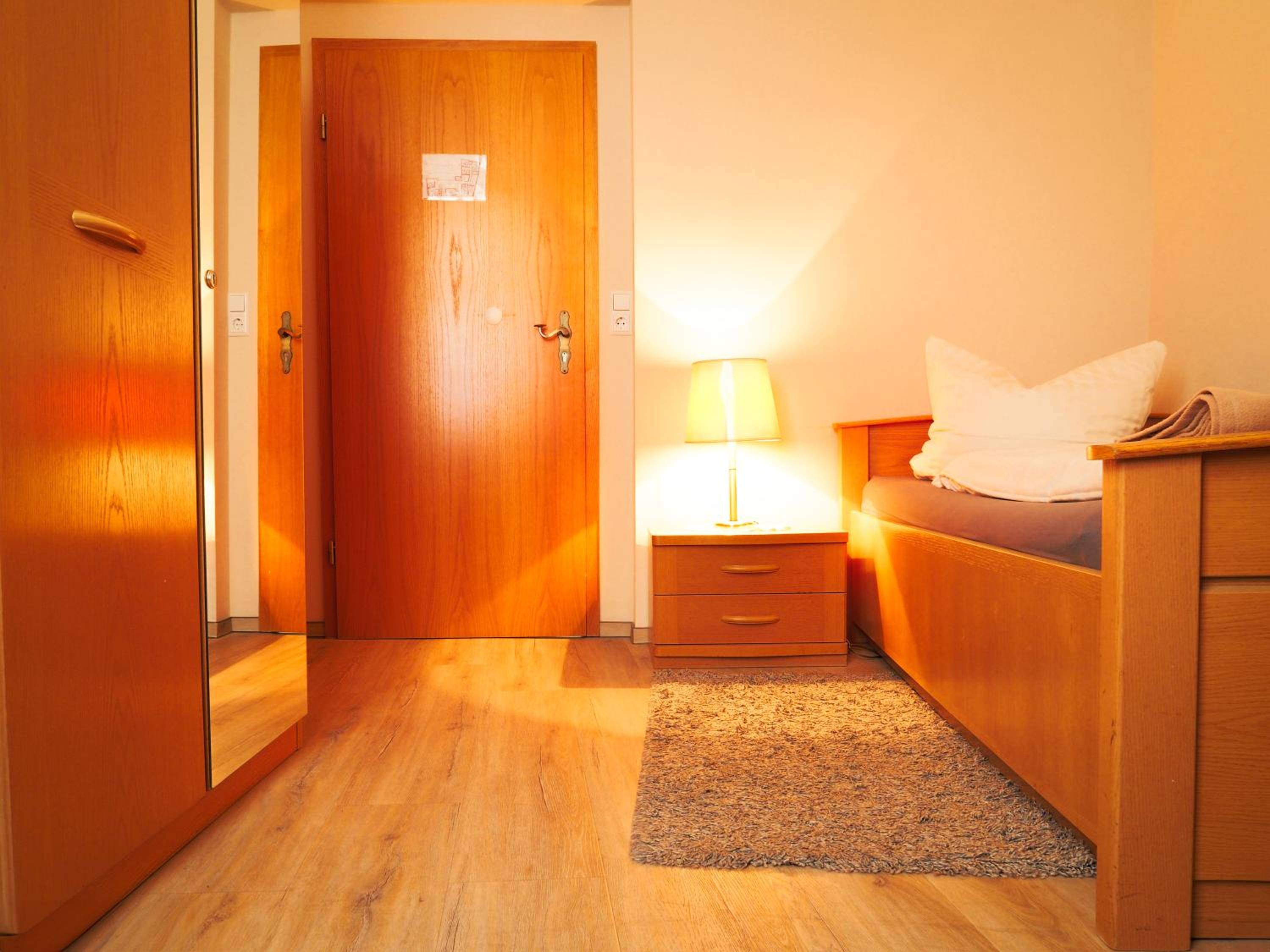 Single Room photo 3