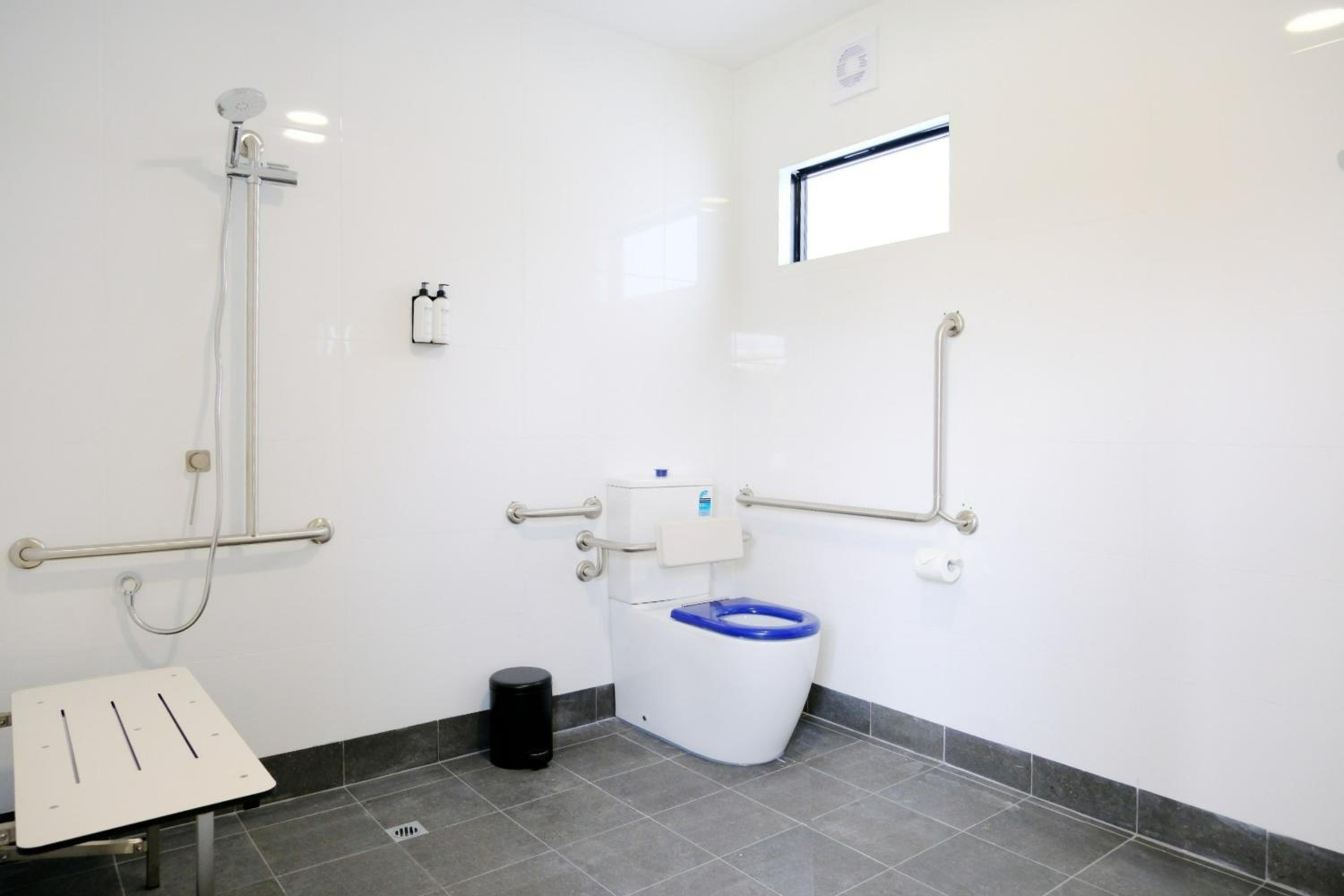 Twin Room - Disability Access photo 3