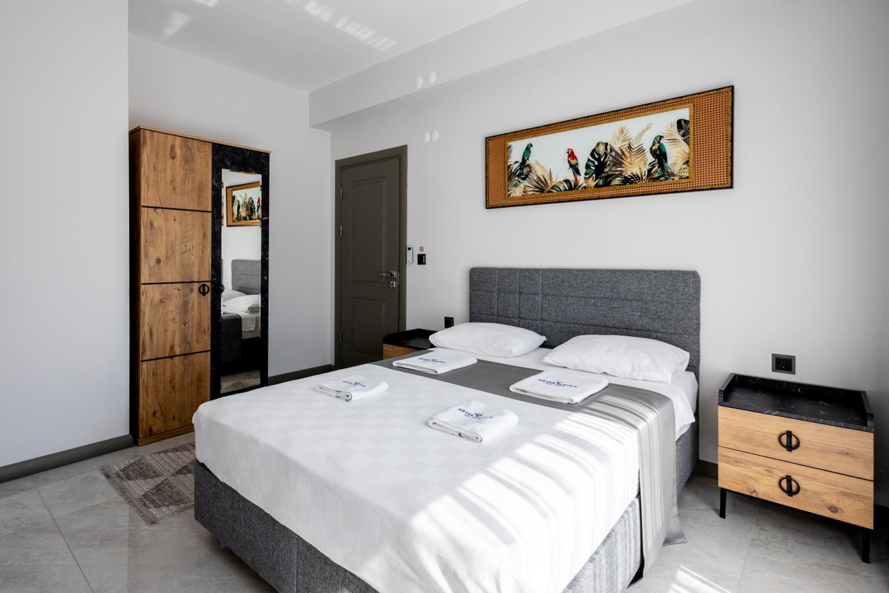 King Suite with Pool View photo 1