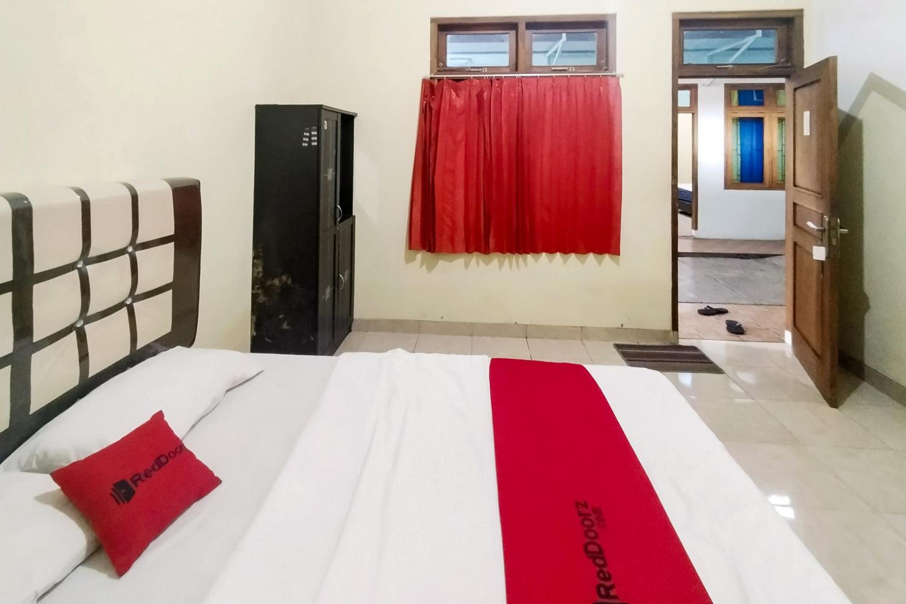 Standard Double Room - Photo 8