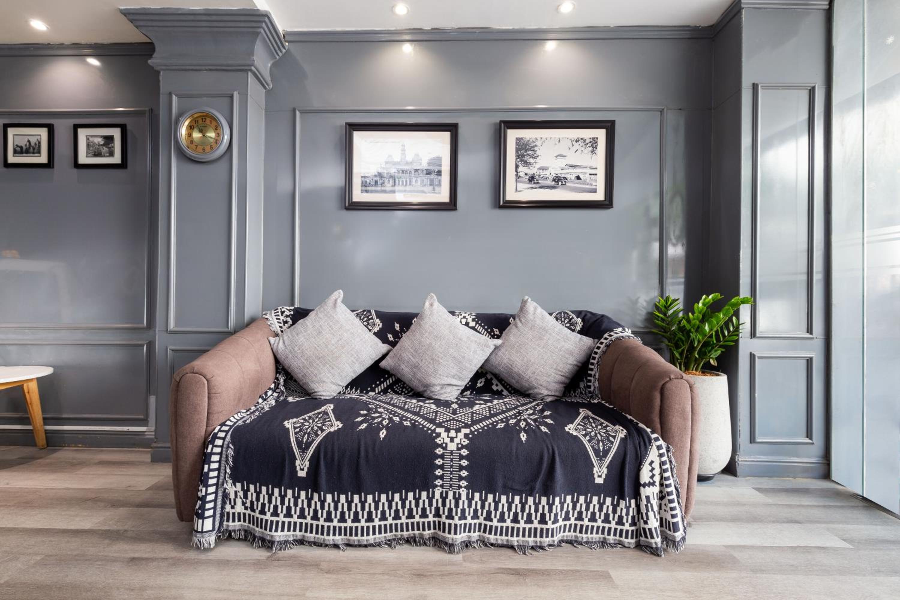 Deluxe Family Room