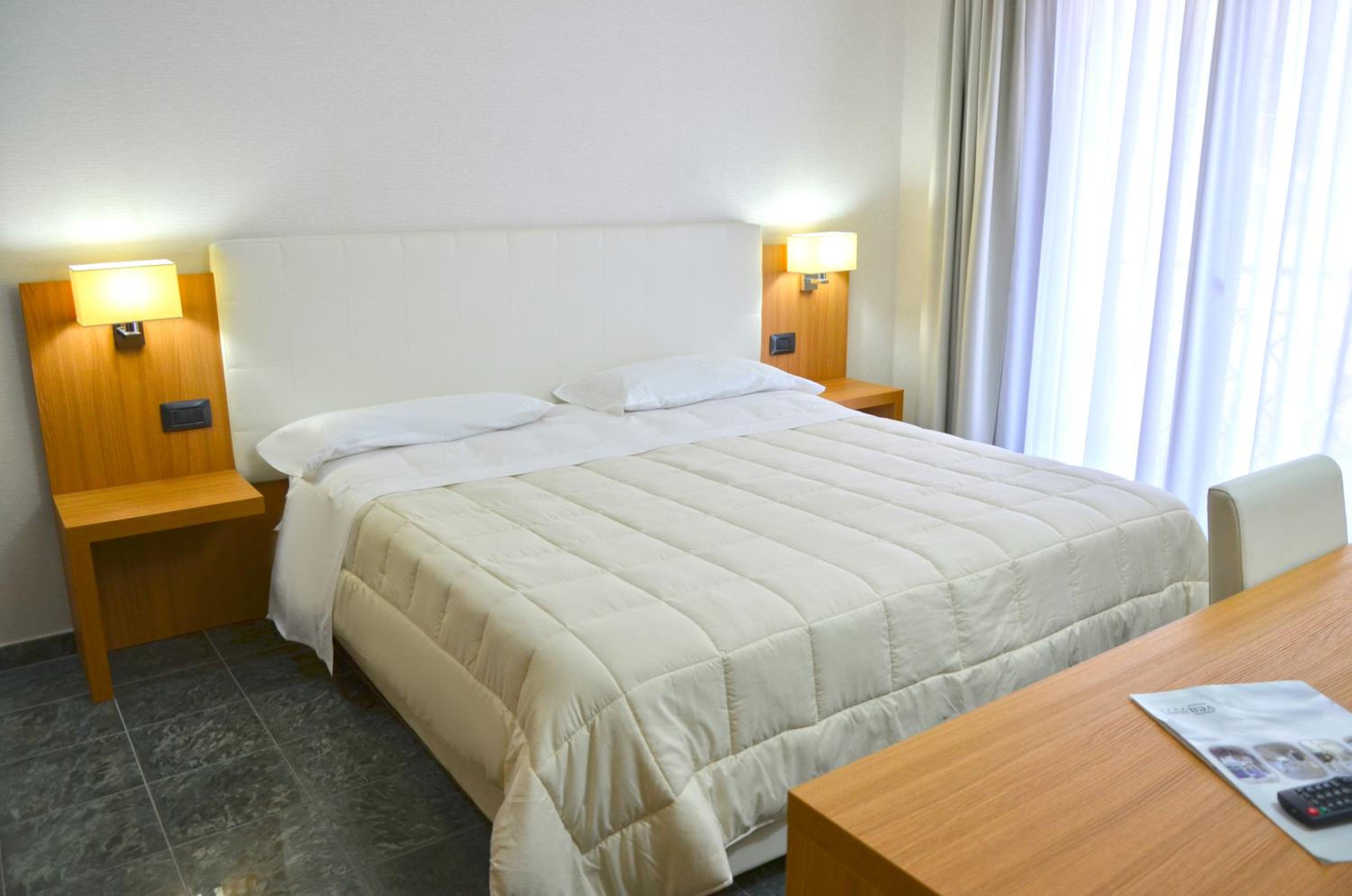 Standard Double or Twin Room - Photo 1