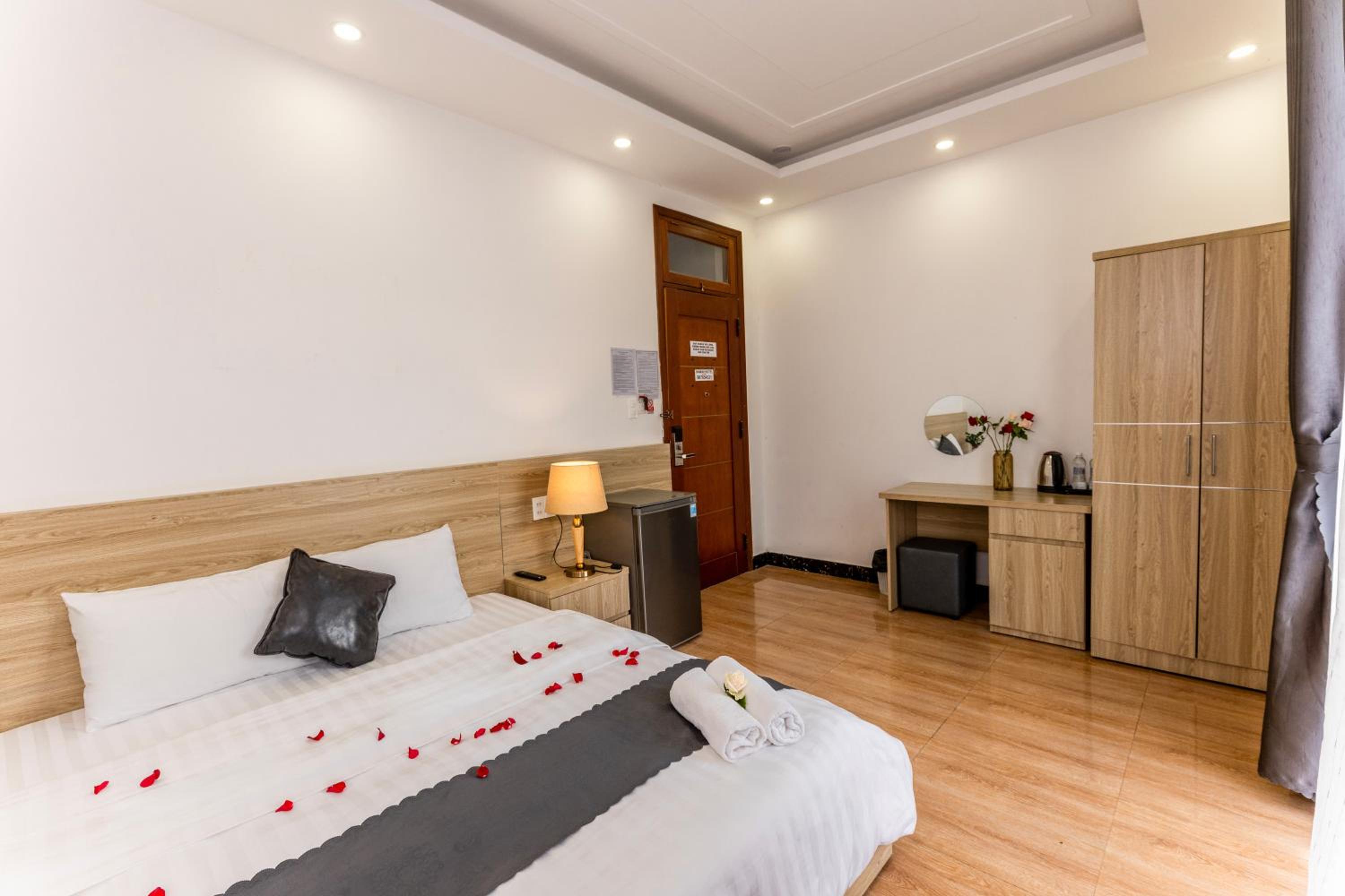 Deluxe Double Room with Balcony photo 3