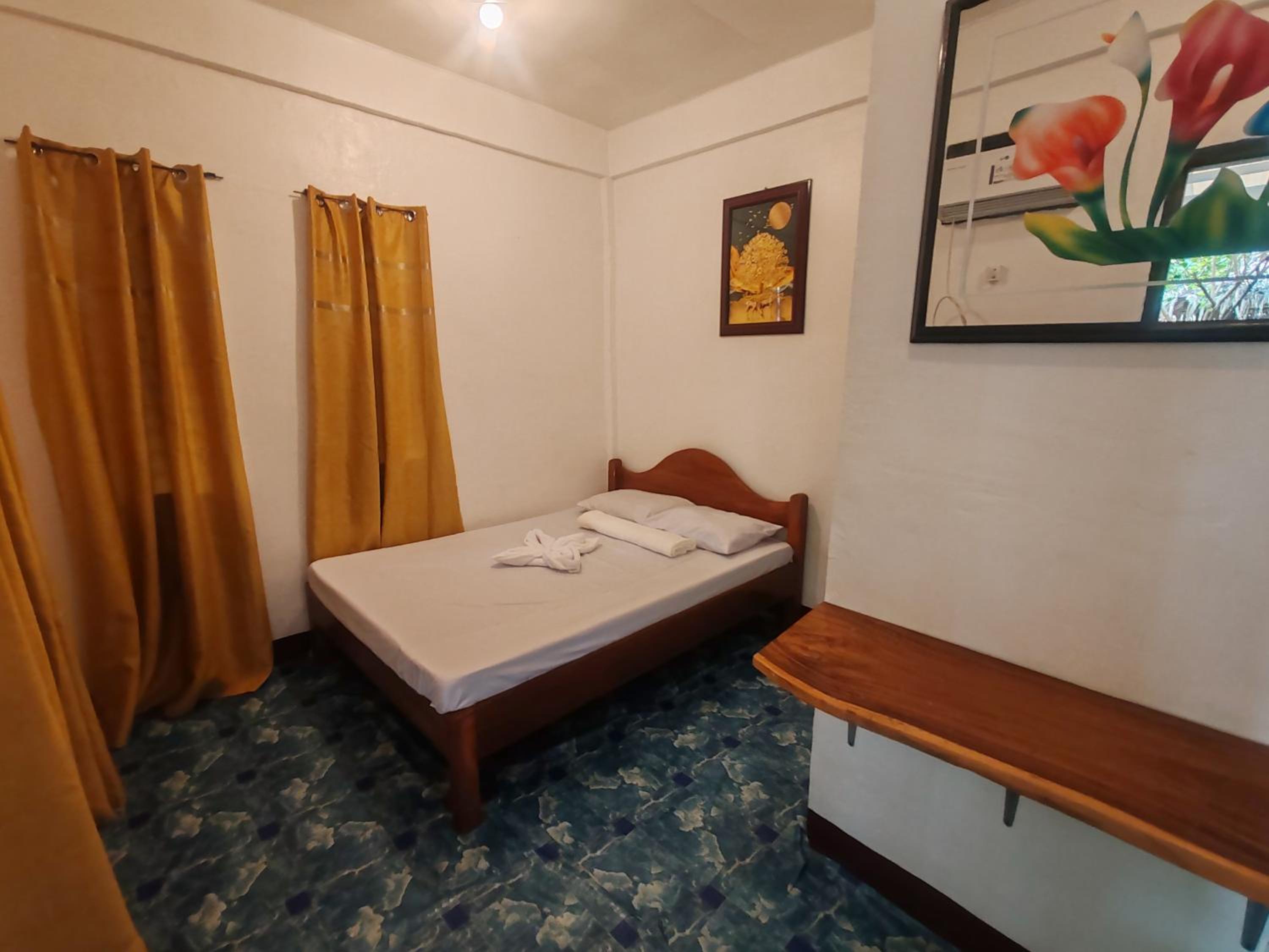 Deluxe Double Room (2 Adults + 1 Child) photo 3