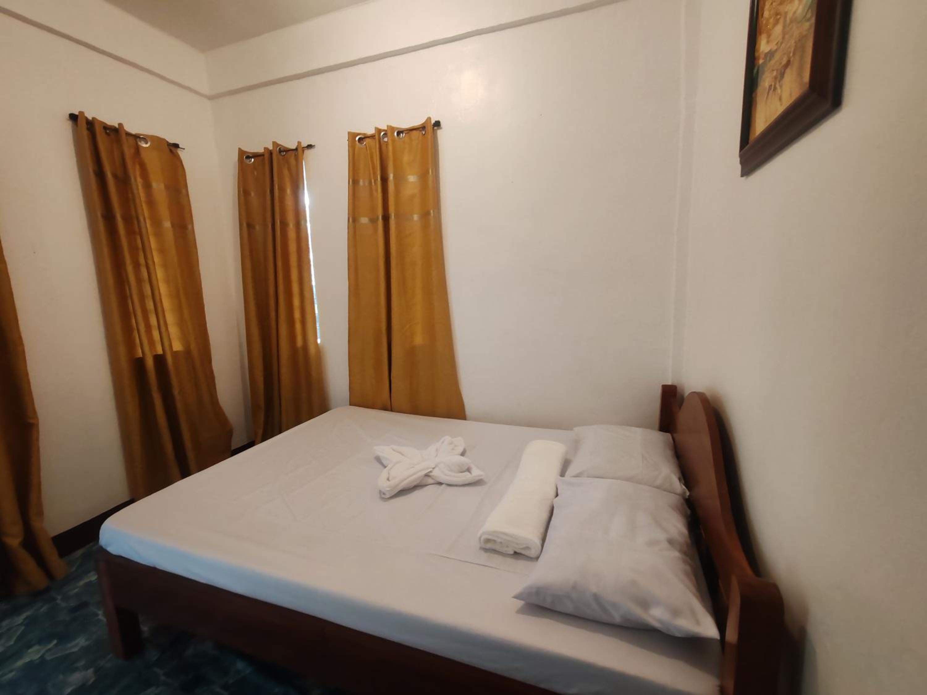 Deluxe Double Room (2 Adults + 1 Child) photo 1
