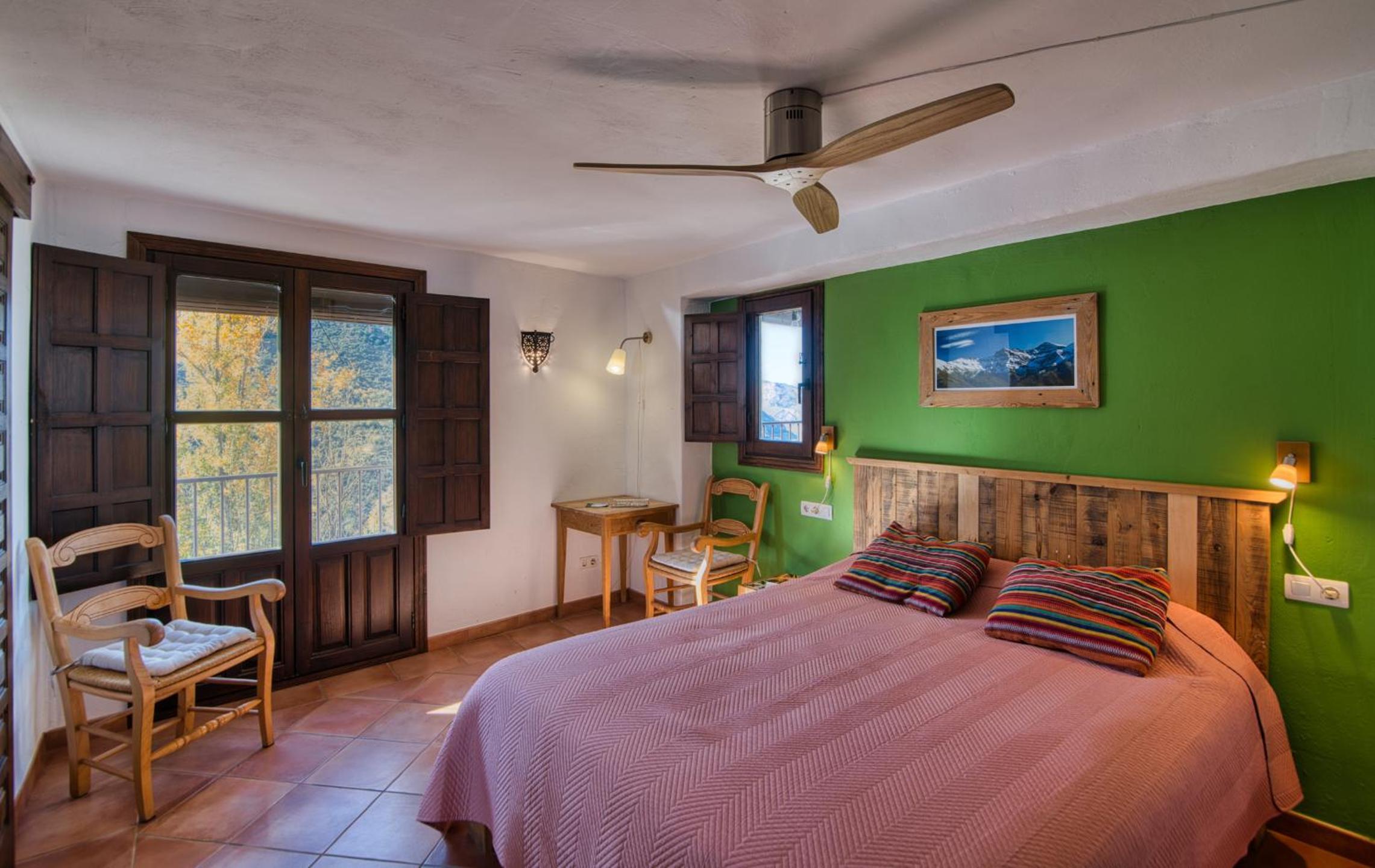Double Room with Mountain View - Photo 3