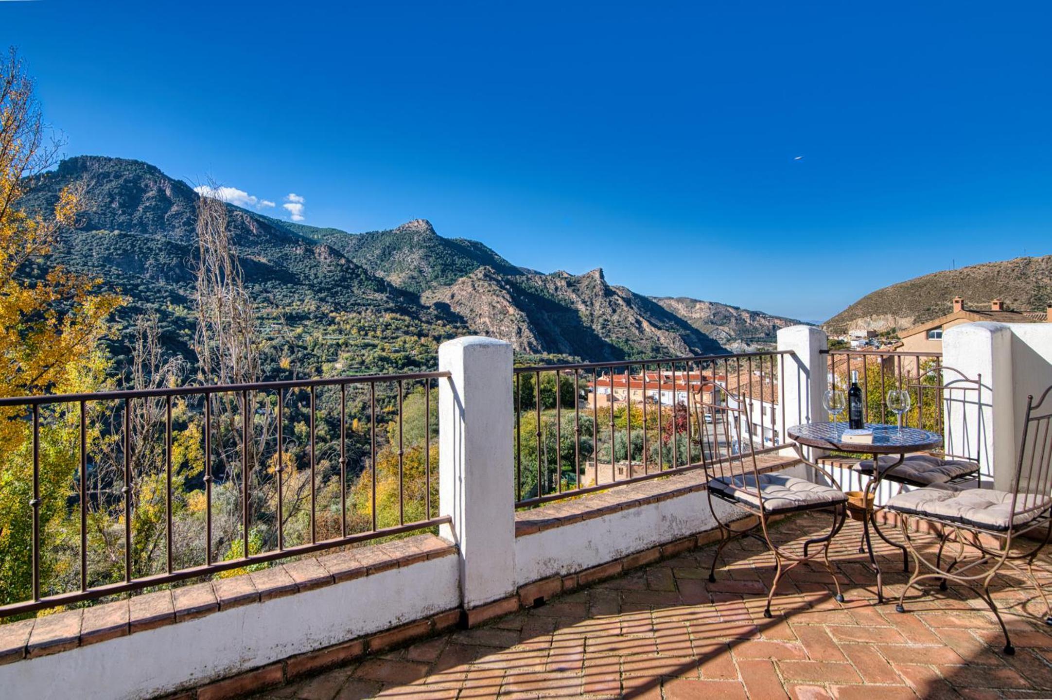 Double Room with Mountain View - Photo 8