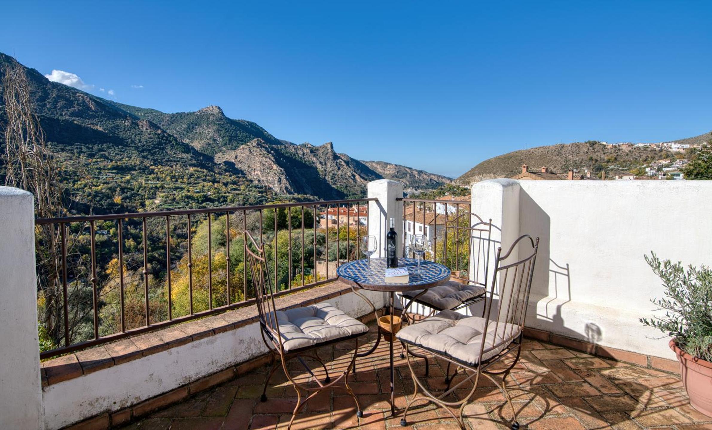Double Room with Mountain View - Photo 7