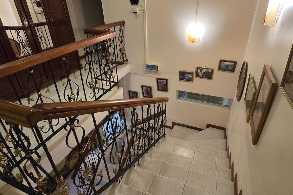 Five-Bedroom House photo 2