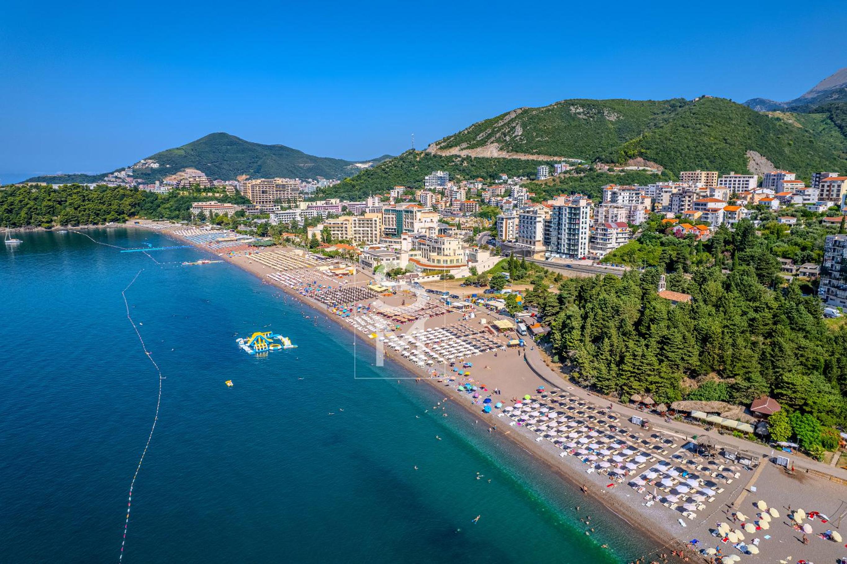 One-Bedroom Apartment with Sea View and Balcony photo 3