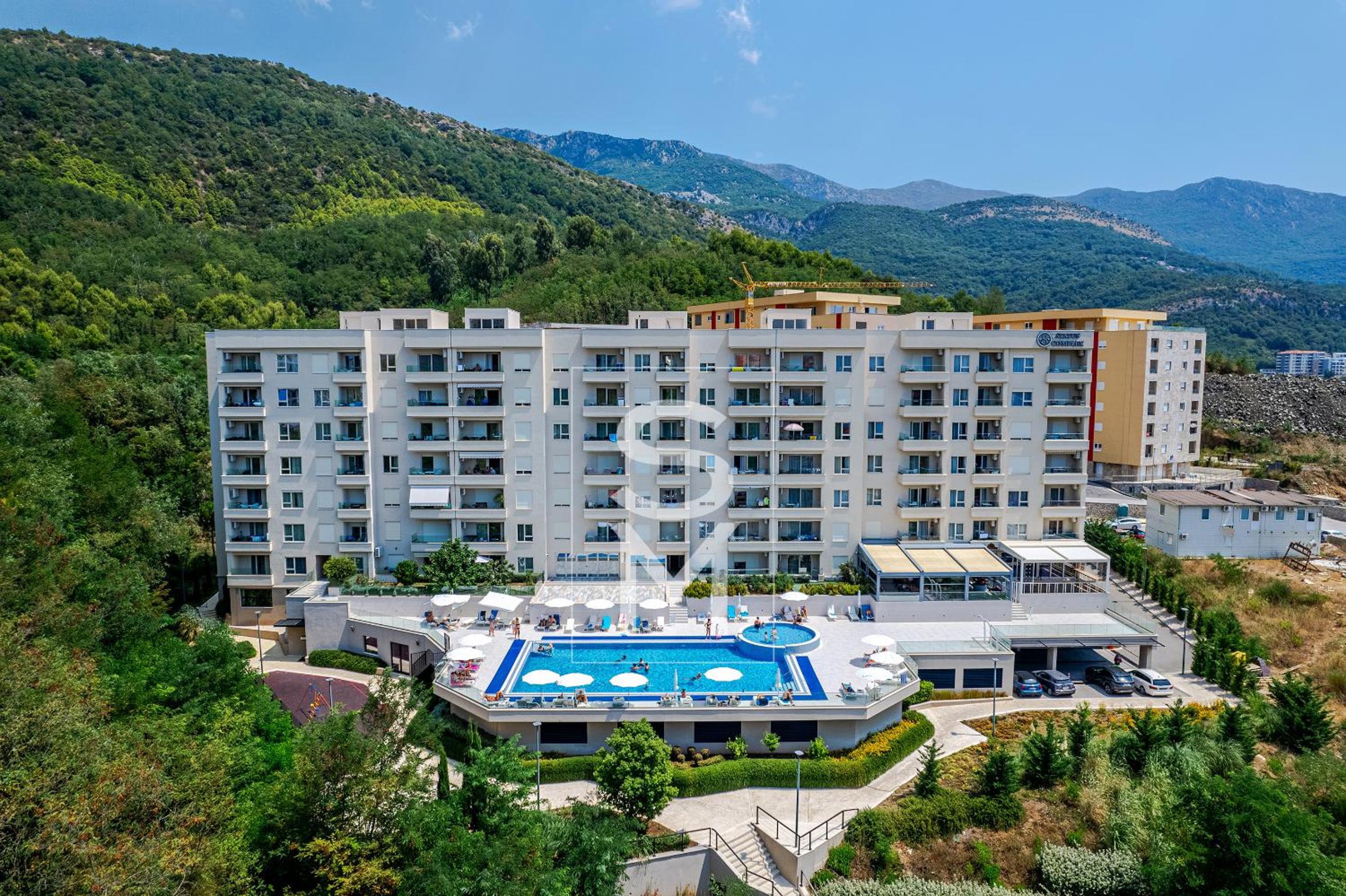 One-Bedroom Apartment with Sea View and Balcony photo 2