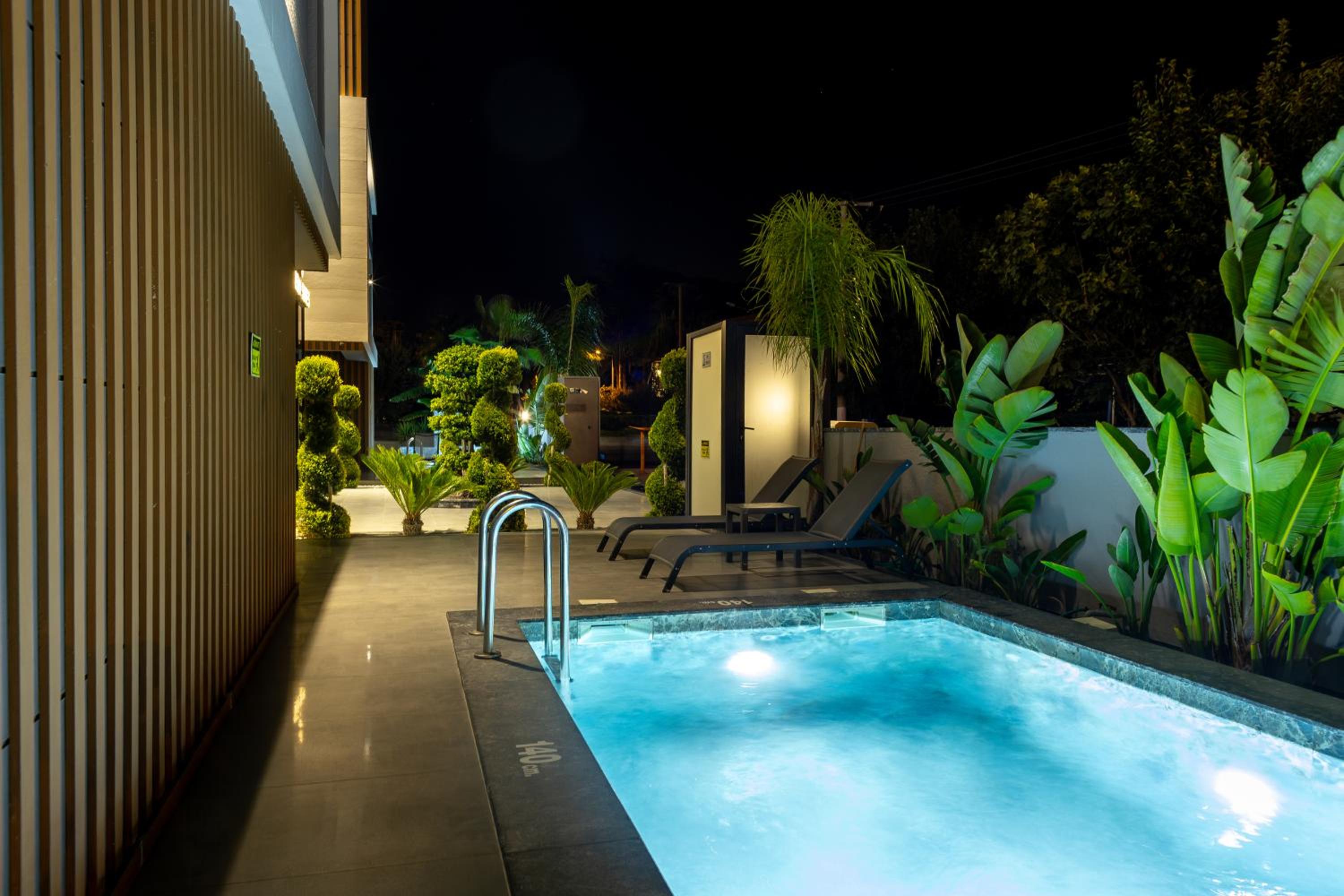 King Suite with Pool View photo 3