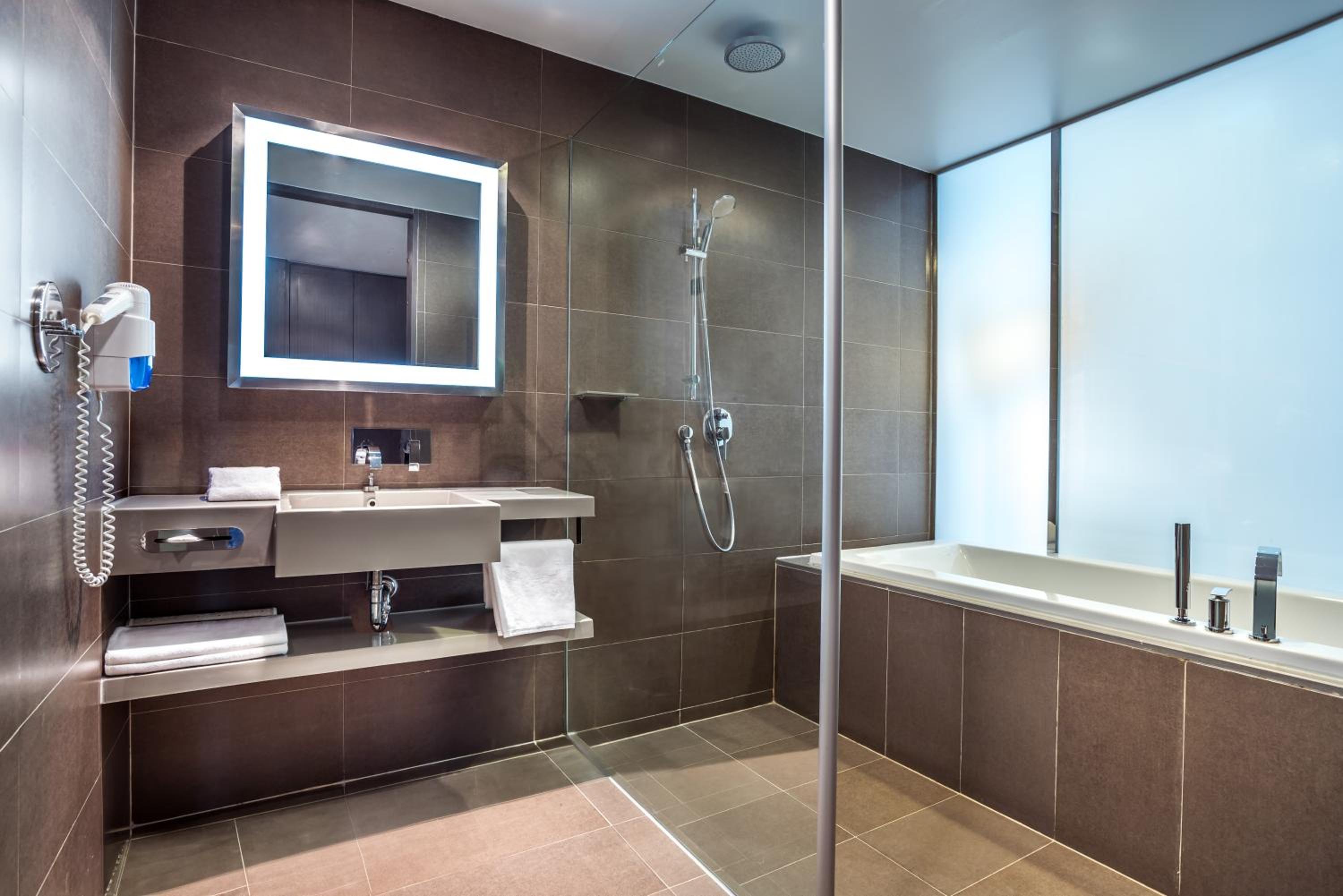 Junior King Suite photo 2