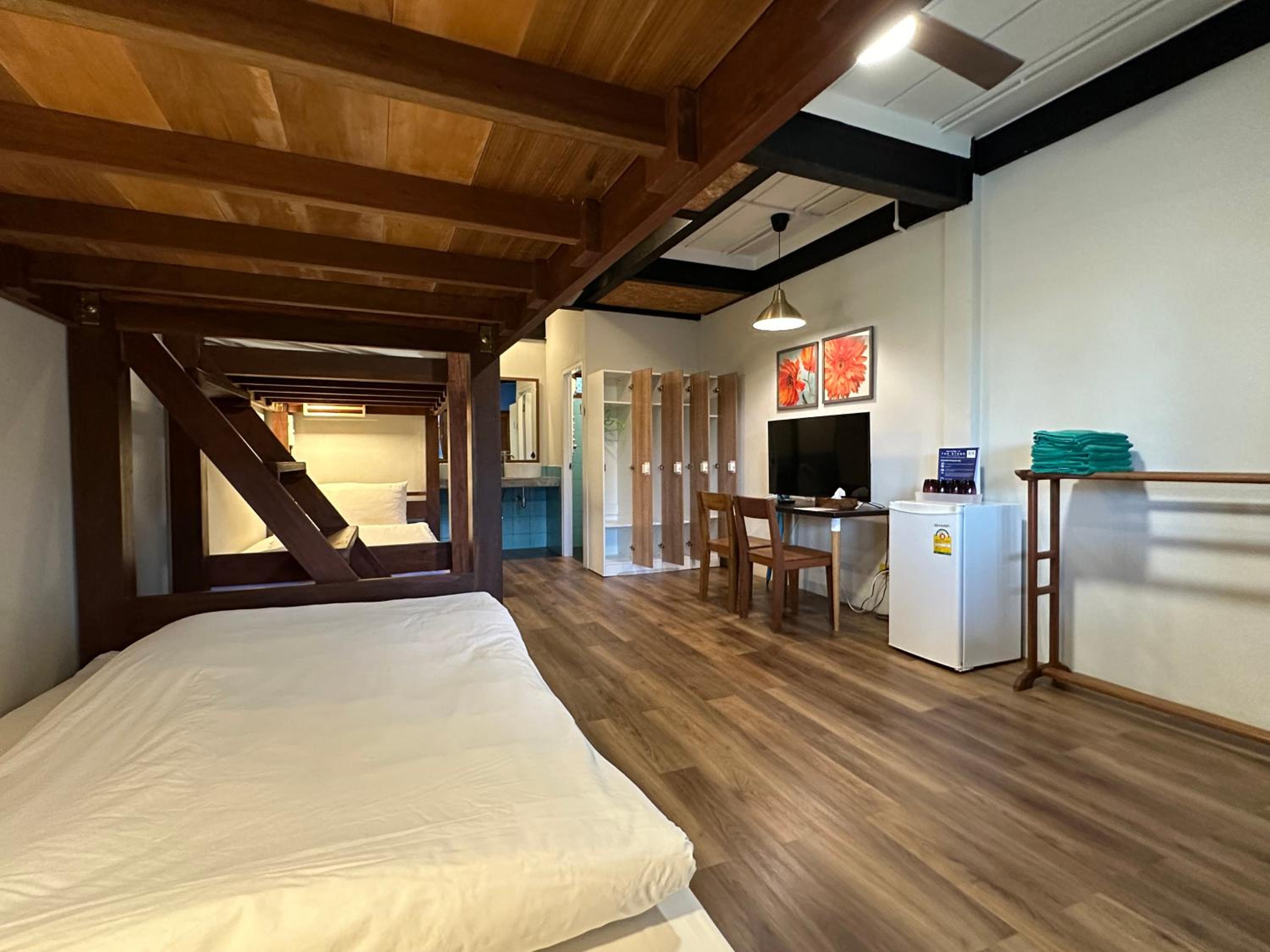 Standard Bunk Beds Room photo 3