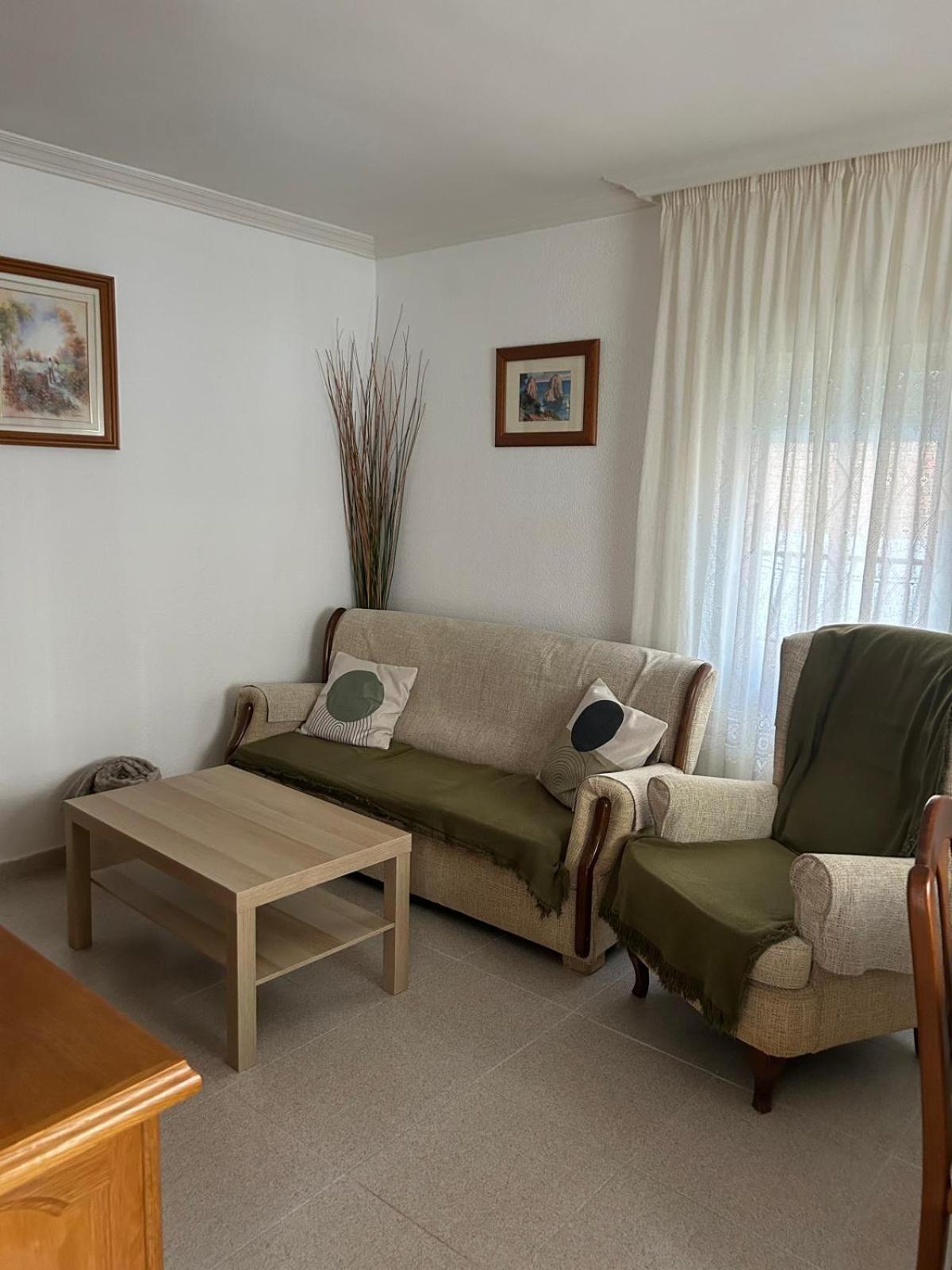 Three-Bedroom House photo 3