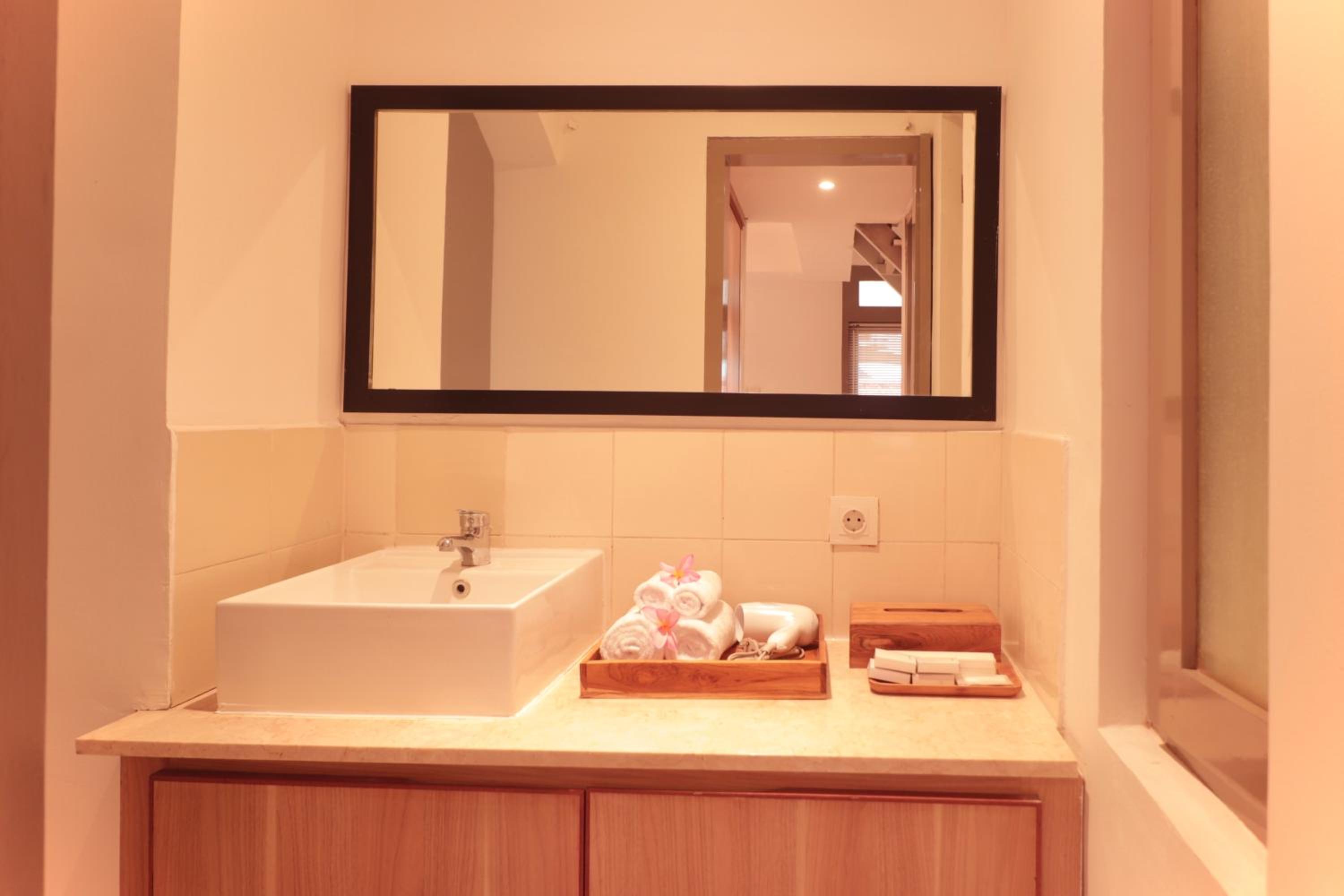 Deluxe Room - Photo 6