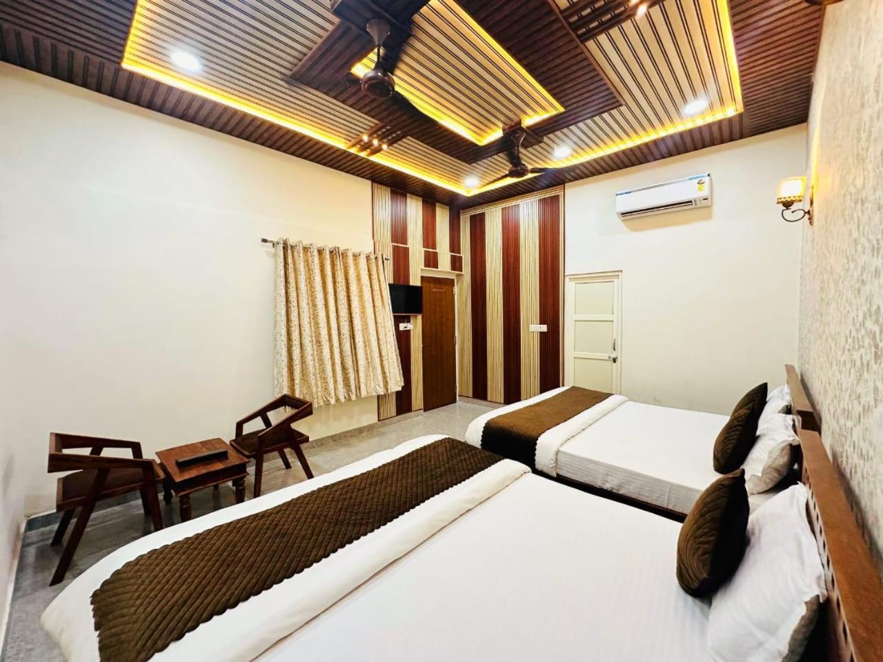 Superior Deluxe Double or Twin Room  photo 2
